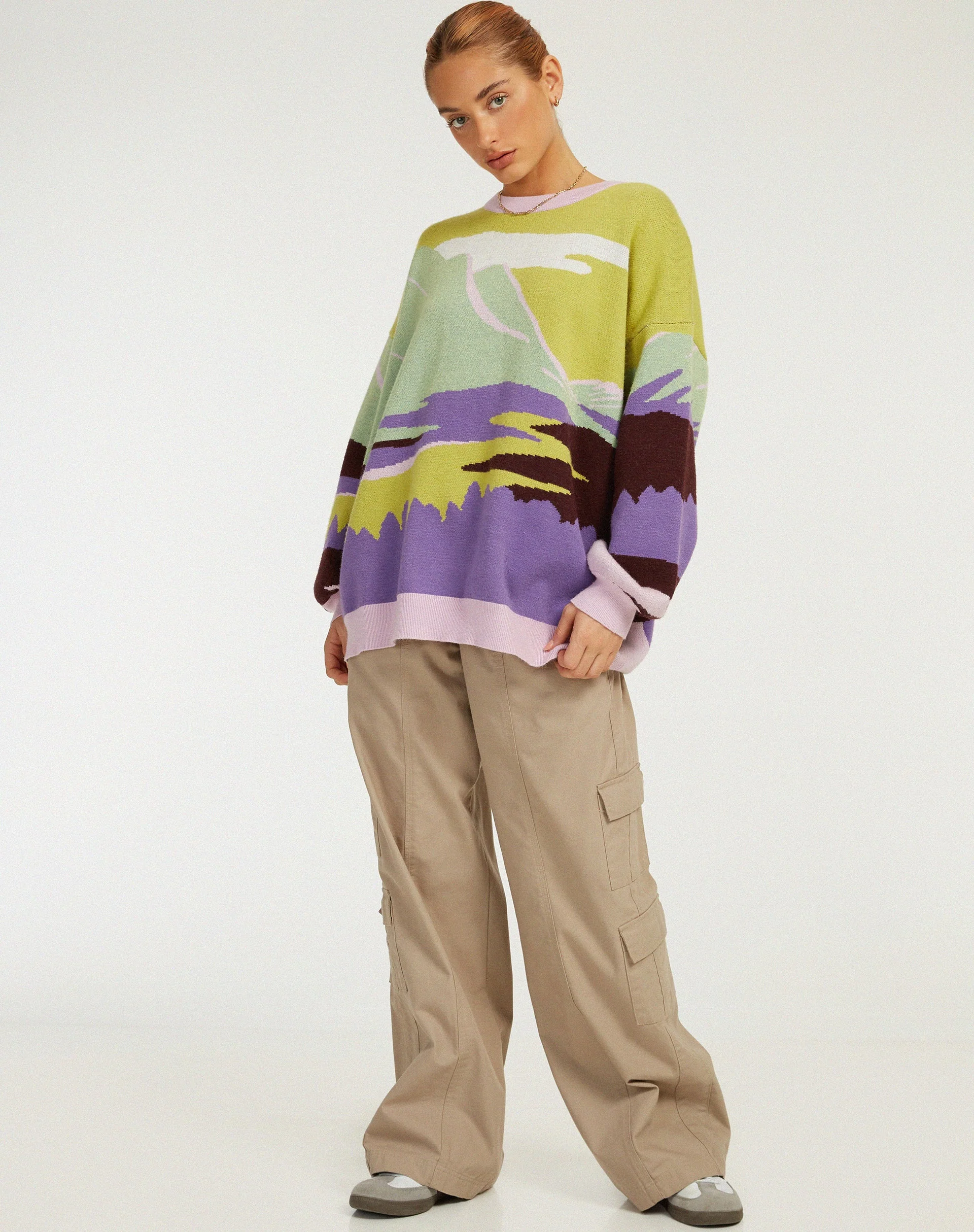 Lulees Pullover in Landschaft - Image 3