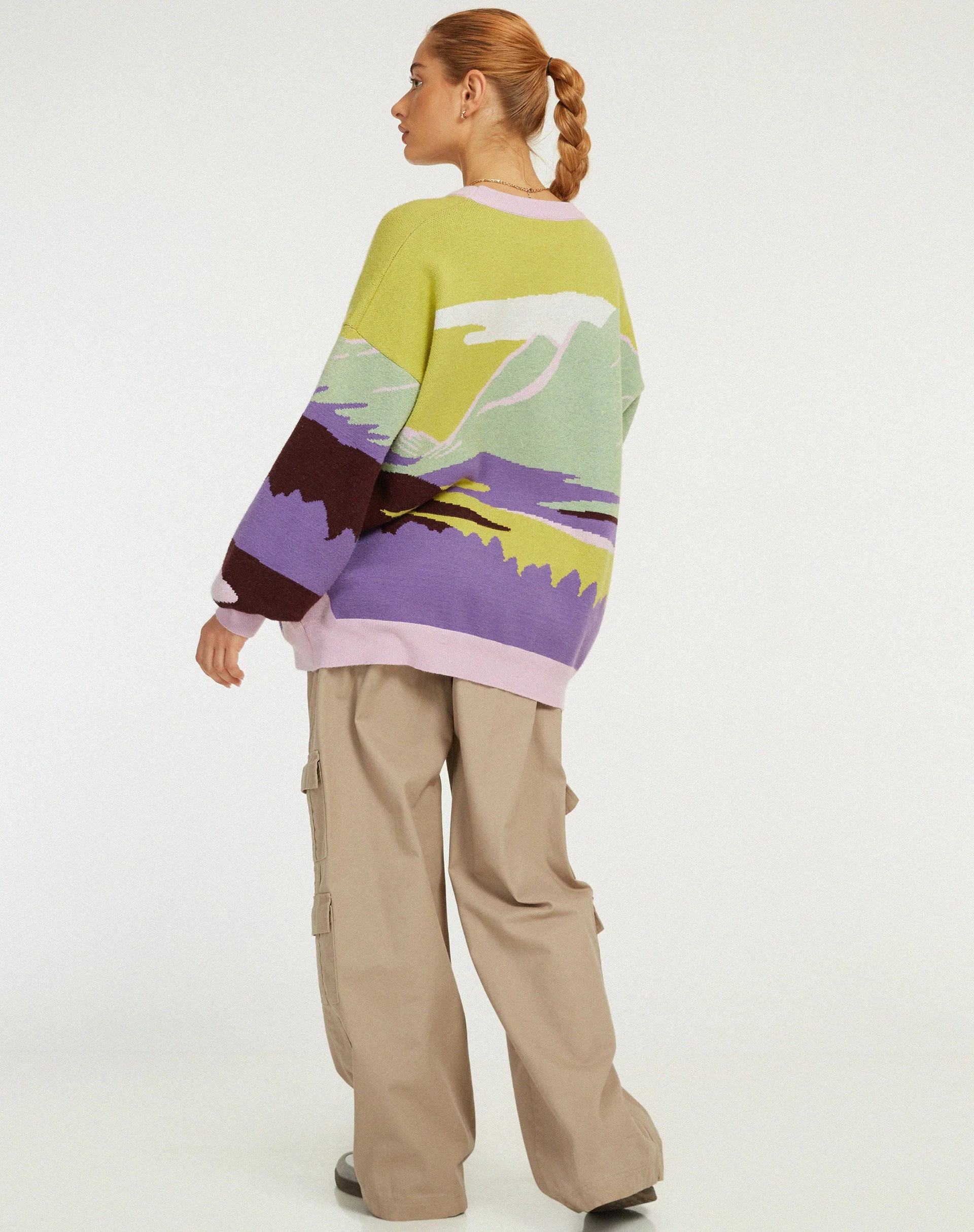 Lulees Pullover in Landschaft - Image 4