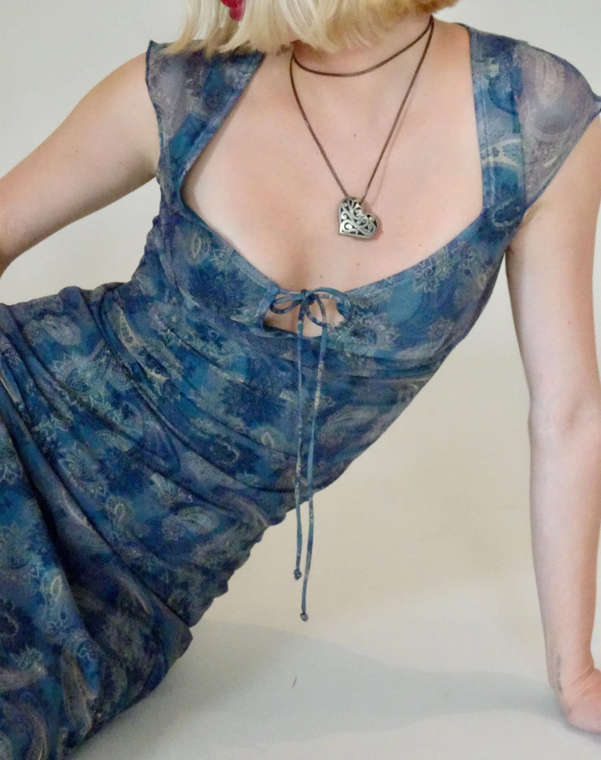 Lunama Midikleid aus Mesh in Blau mit Paisley-Muster - Image 2