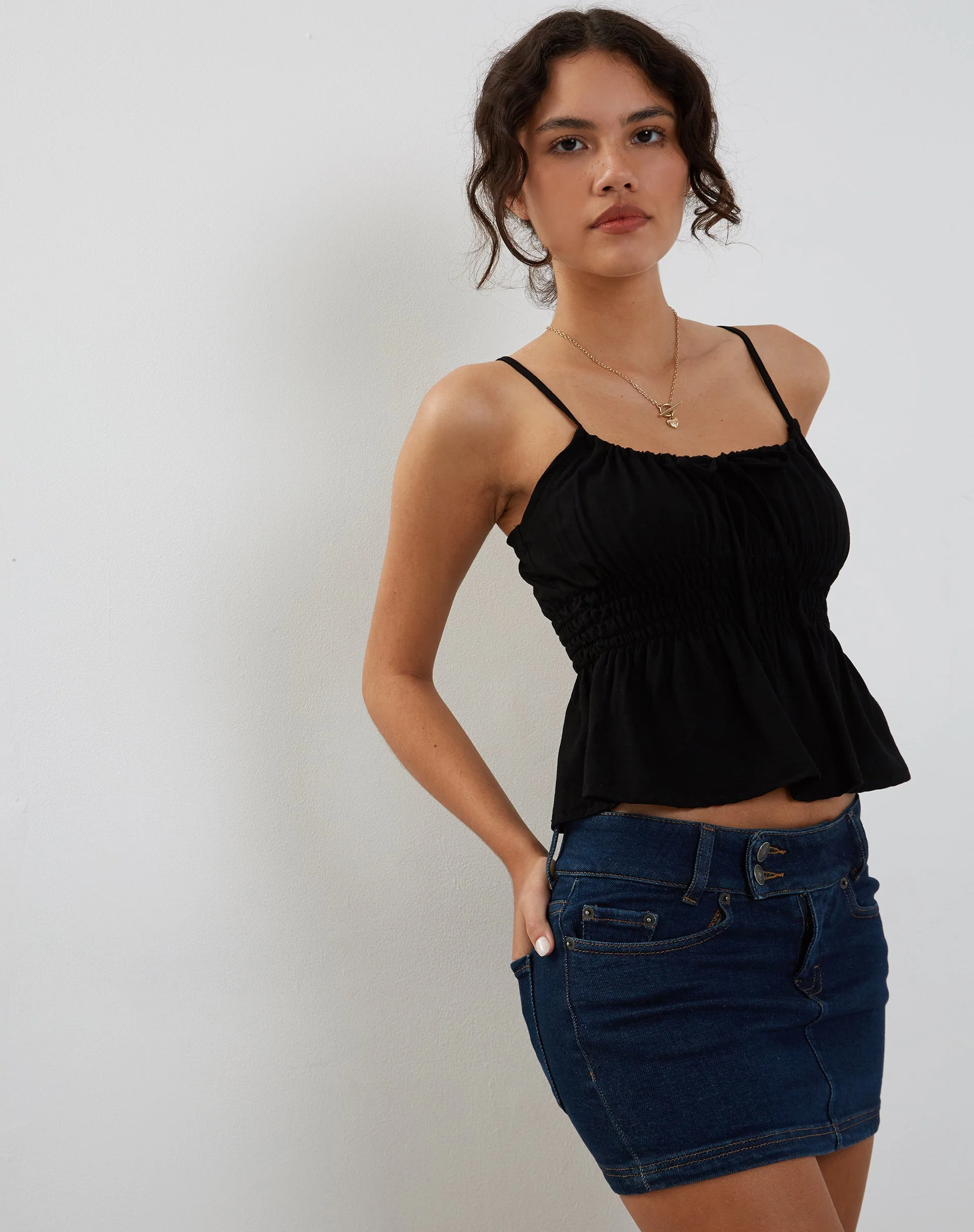 Lyncia Tie Front Cami Top in Schwarz