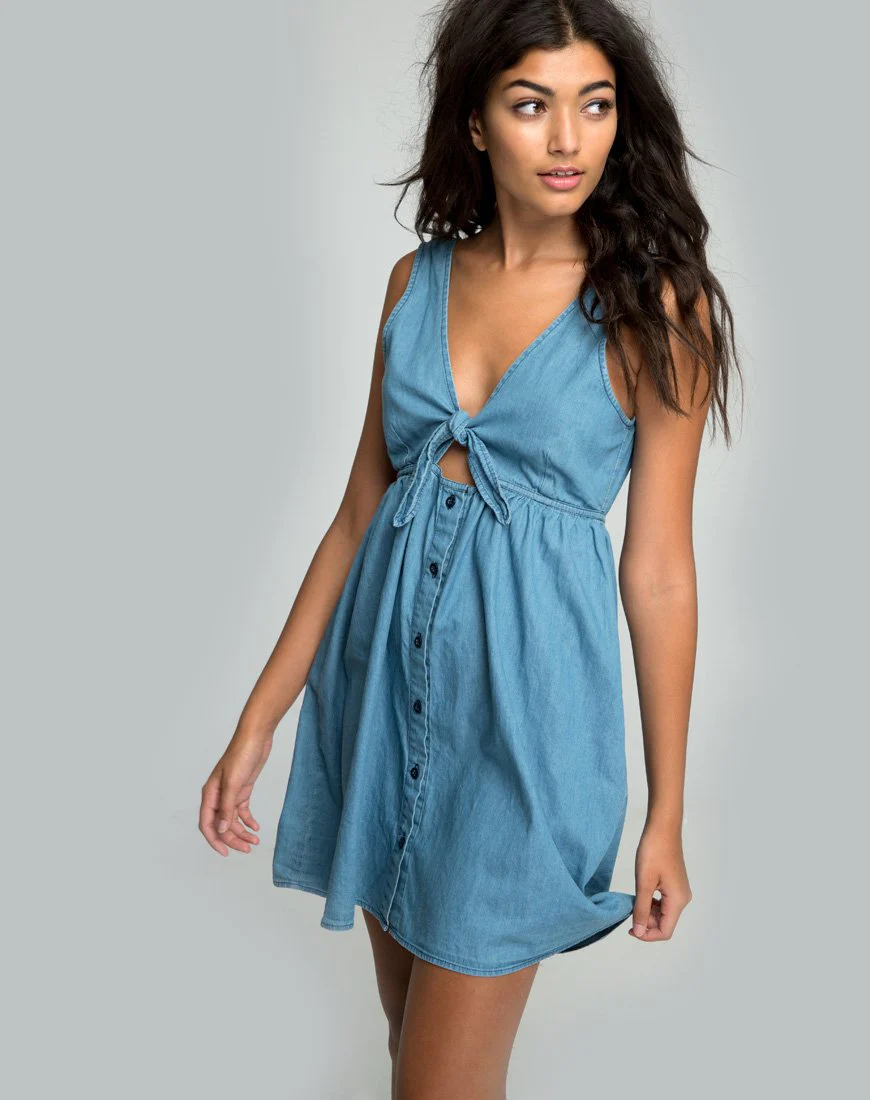 Lyset Kleid mit Ausschnitt aus Denim Chambray in Sommerwäsche