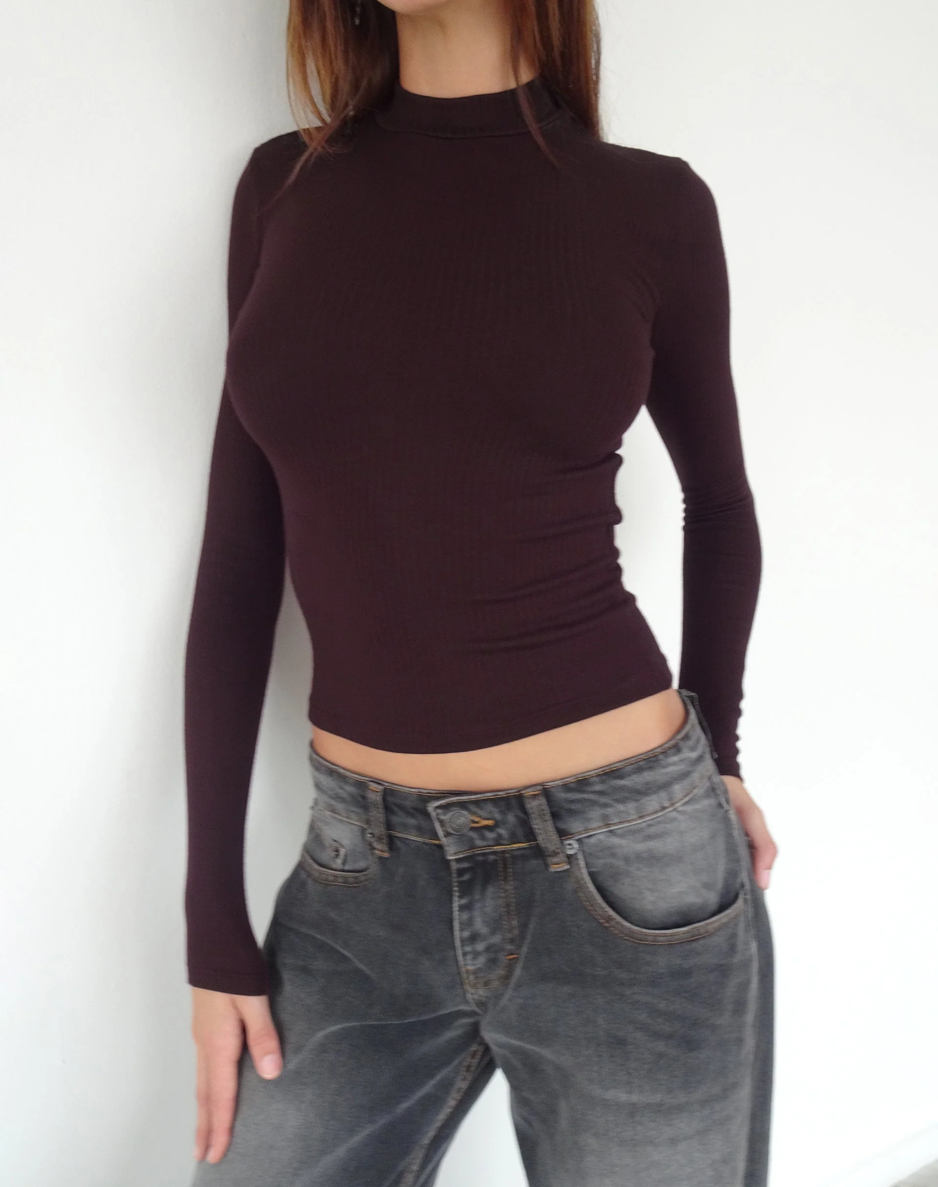 Mabel Langarm-Top mit hohem Halsausschnitt und gerippten Ärmeln in Oxblood - Image 3