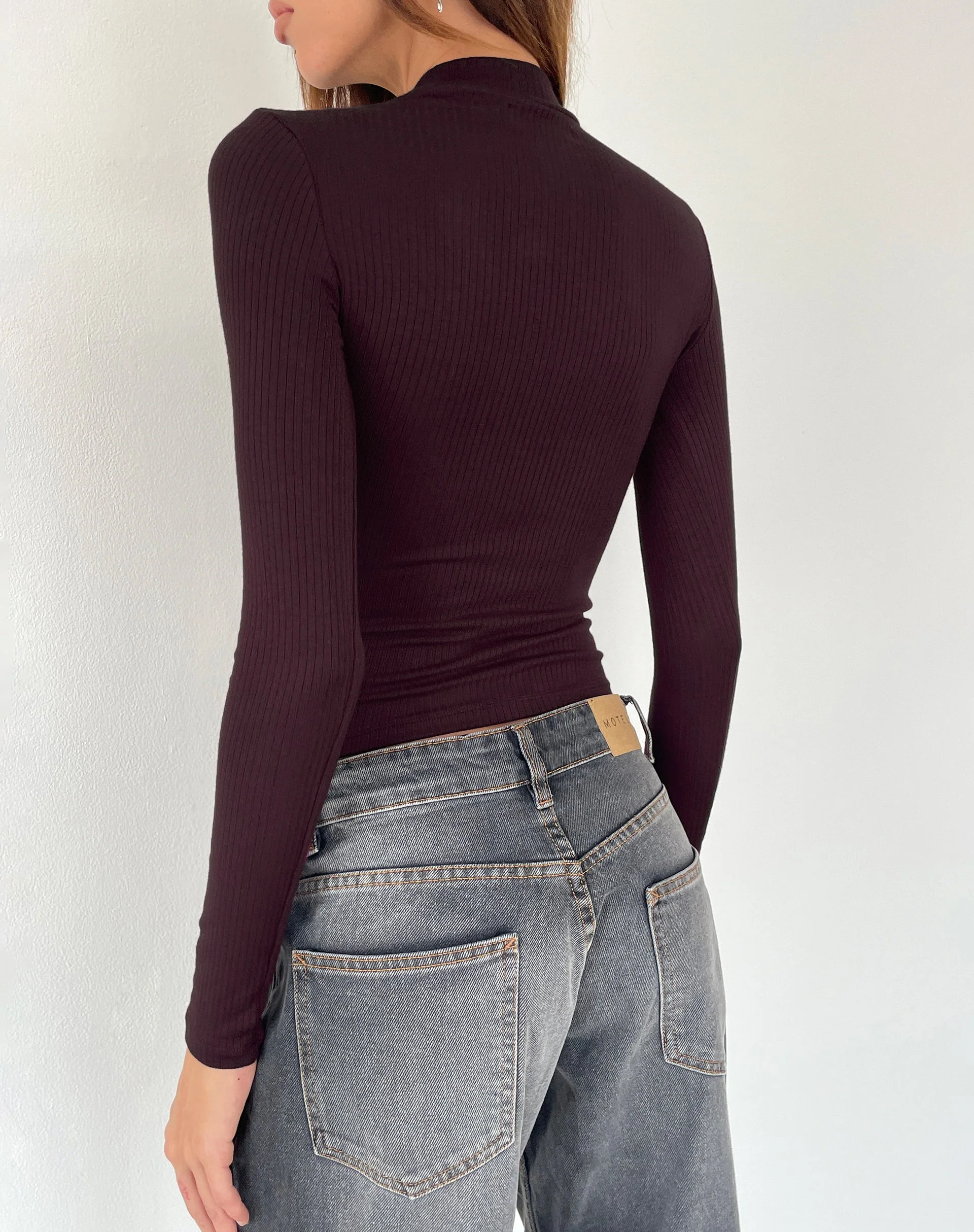 Mabel Langarm-Top mit hohem Halsausschnitt und gerippten Ärmeln in Oxblood - Image 4