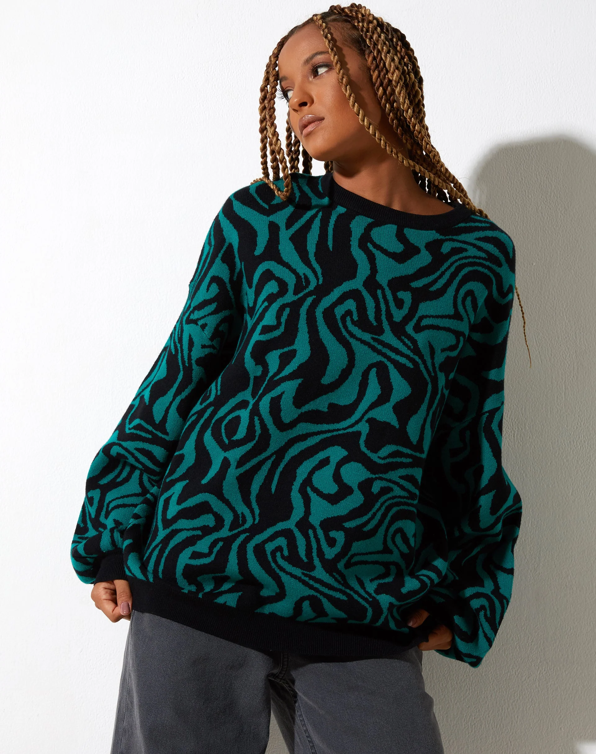 Mably Pullover in Jagged Swirl Grün und Schwarz - Image 6