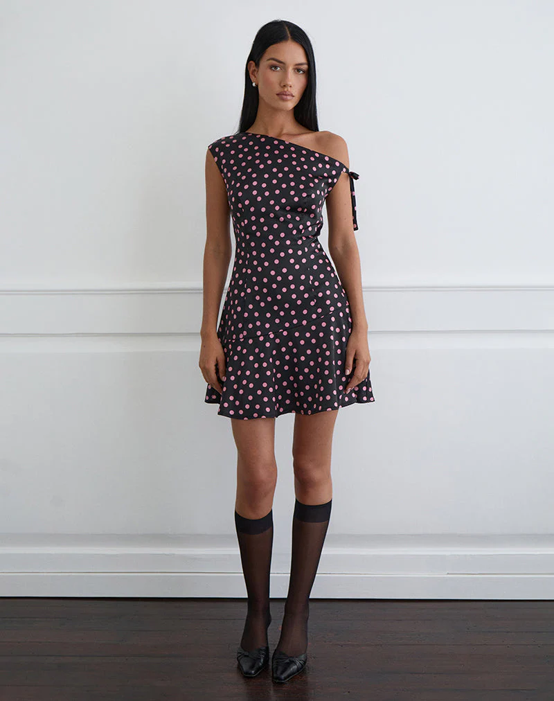 Maribel Minikleid aus schwarzem Satin mit rosa Polka-Punkten
