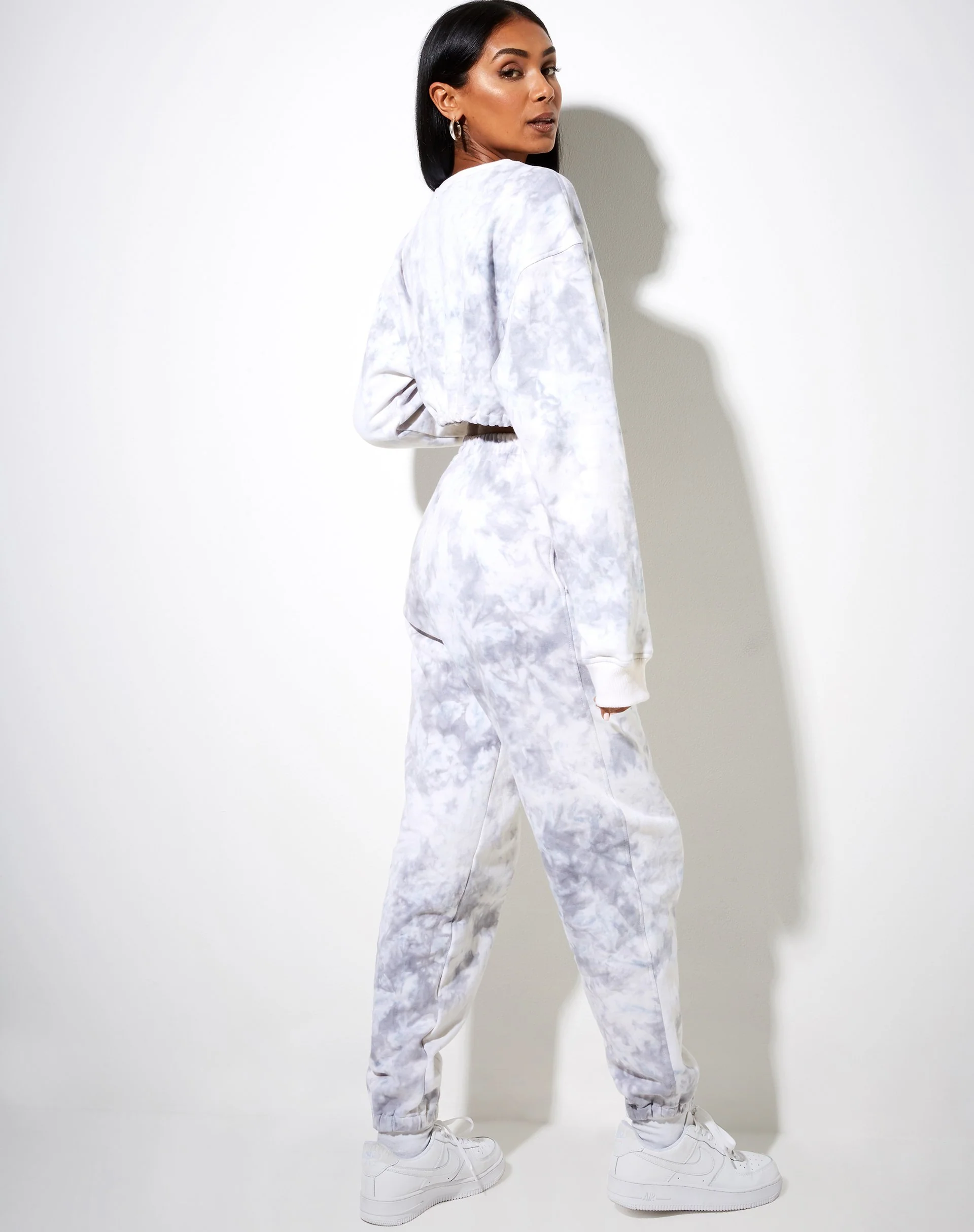 Markey Pullover in Grau Tie Dye Angel Energy Embro - Image 4