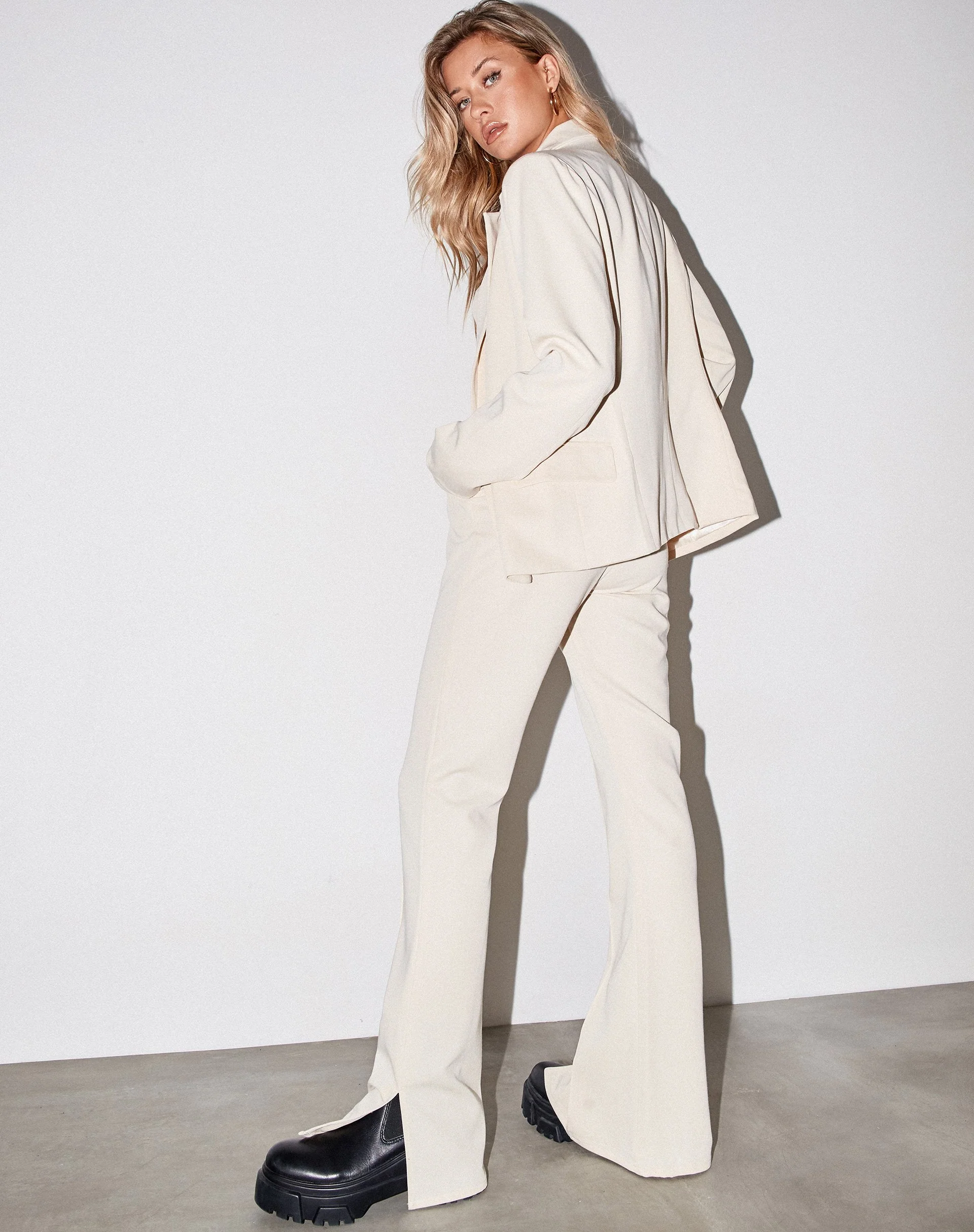 Marwah Blazer in Creme - Image 4
