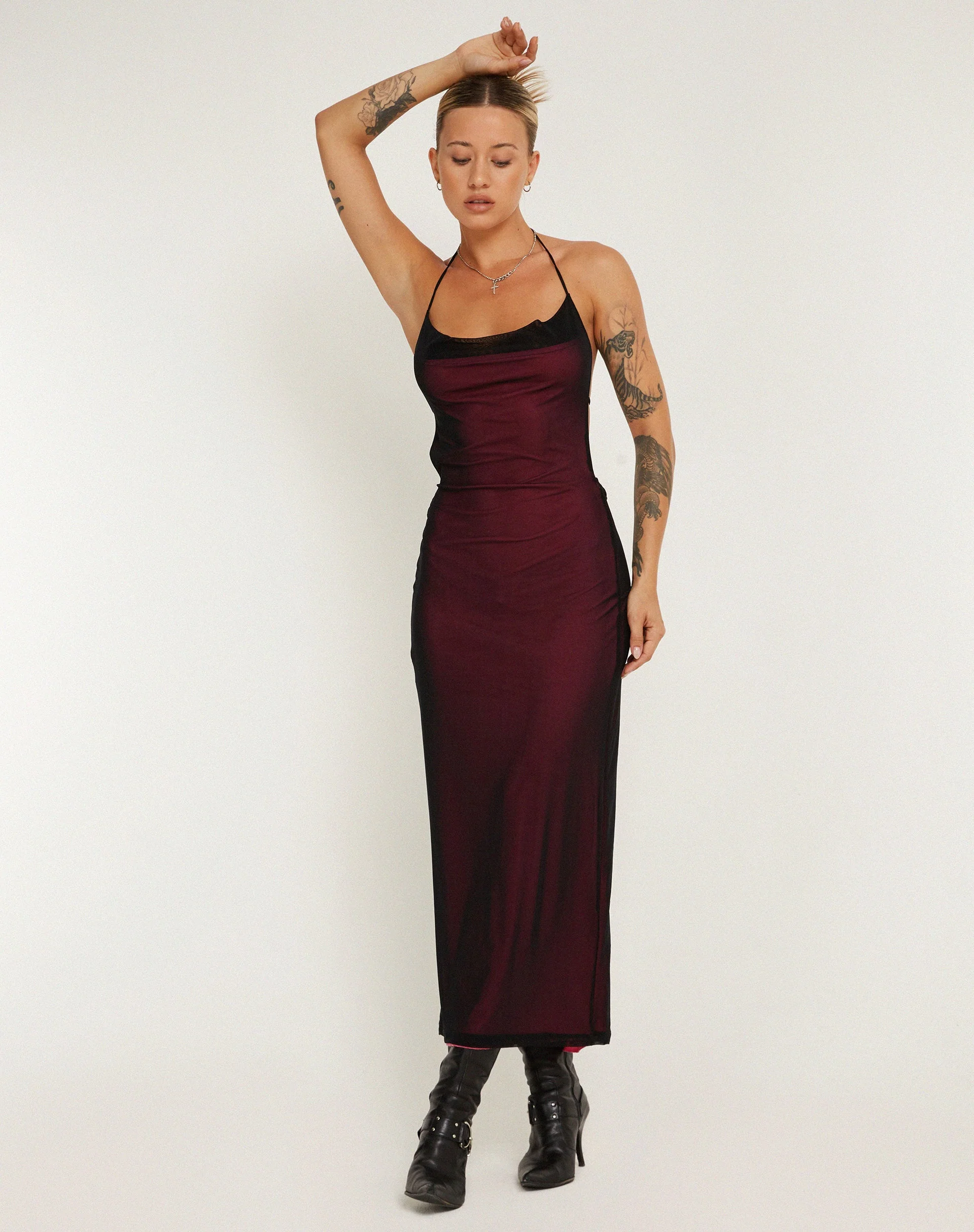 Mayra Maxikleid in Schwarz mit Magenta-Futter - Image 2