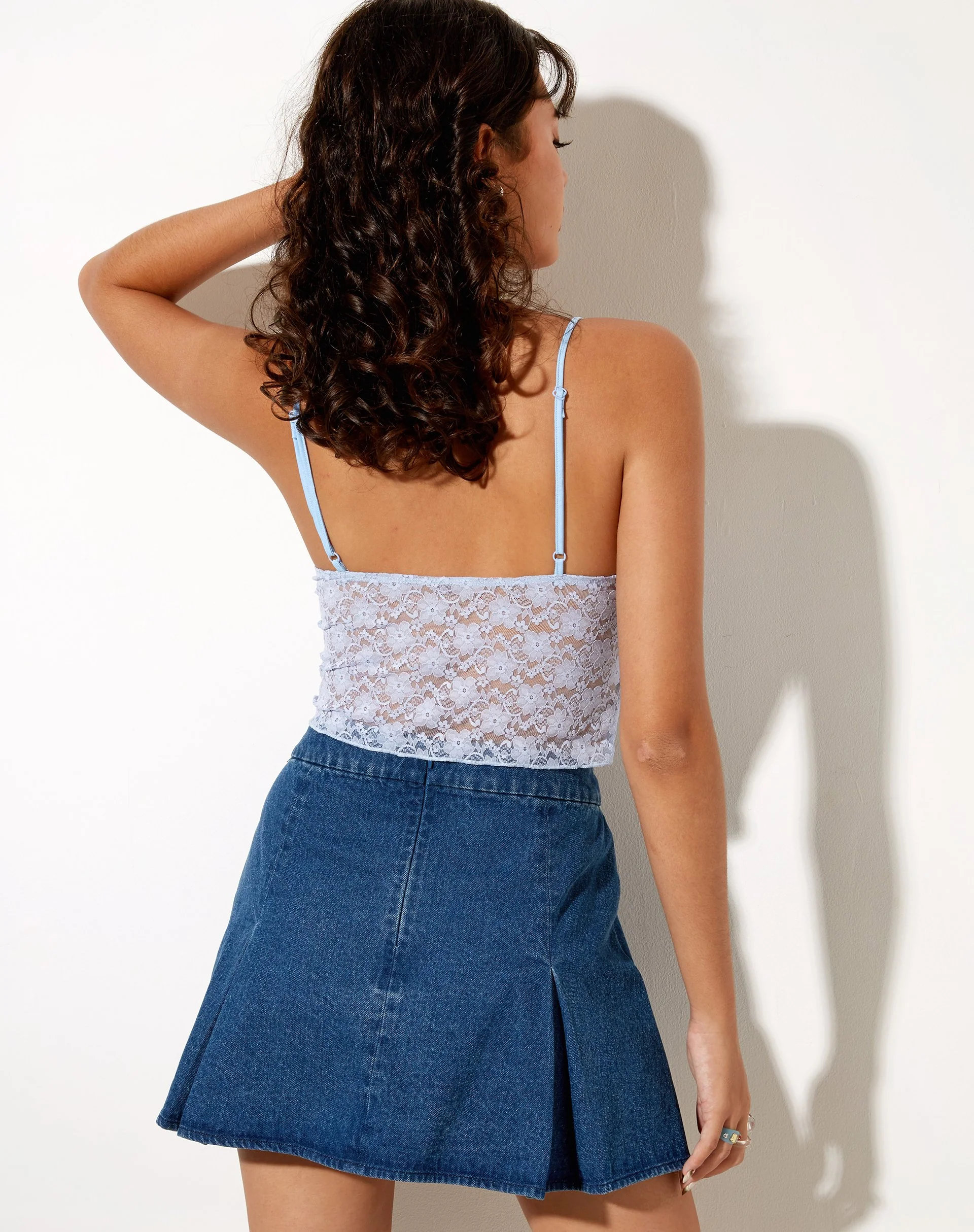 Mayrinda Crop Top aus Spitze Puderblau - Image 2