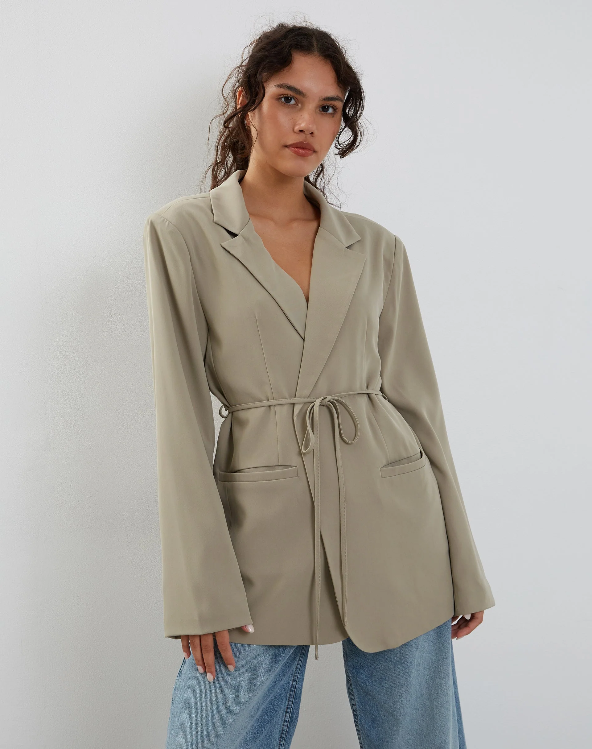 Mayta Blazer mit gebundener Taille in Tailoring Taupe