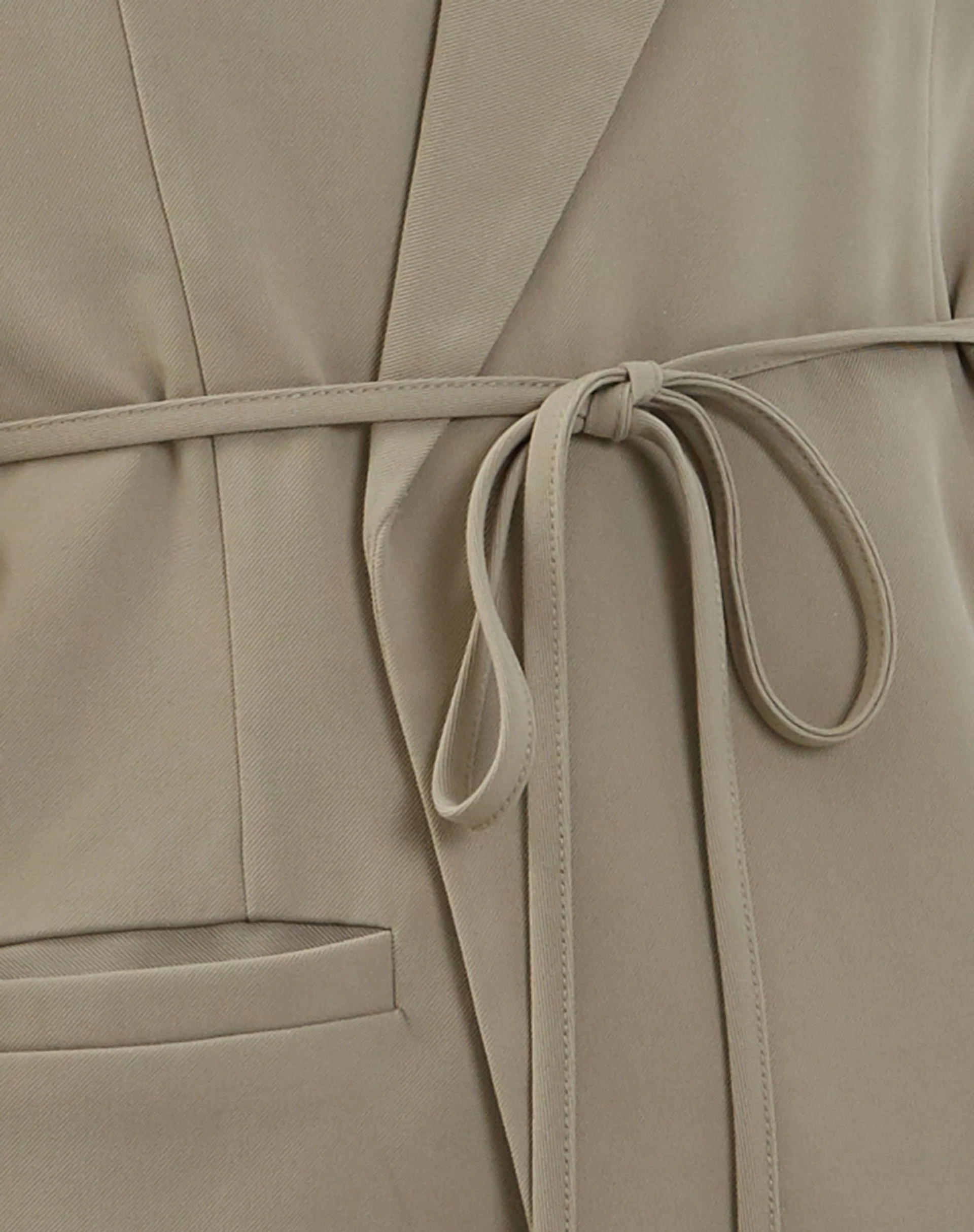 Mayta Blazer mit gebundener Taille in Tailoring Taupe - Image 5