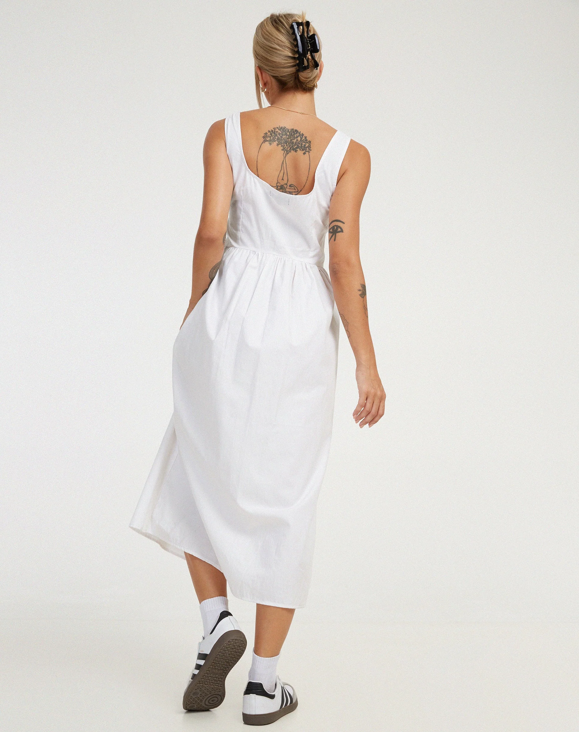 Melrose Midikleid in Weiß - Image 4