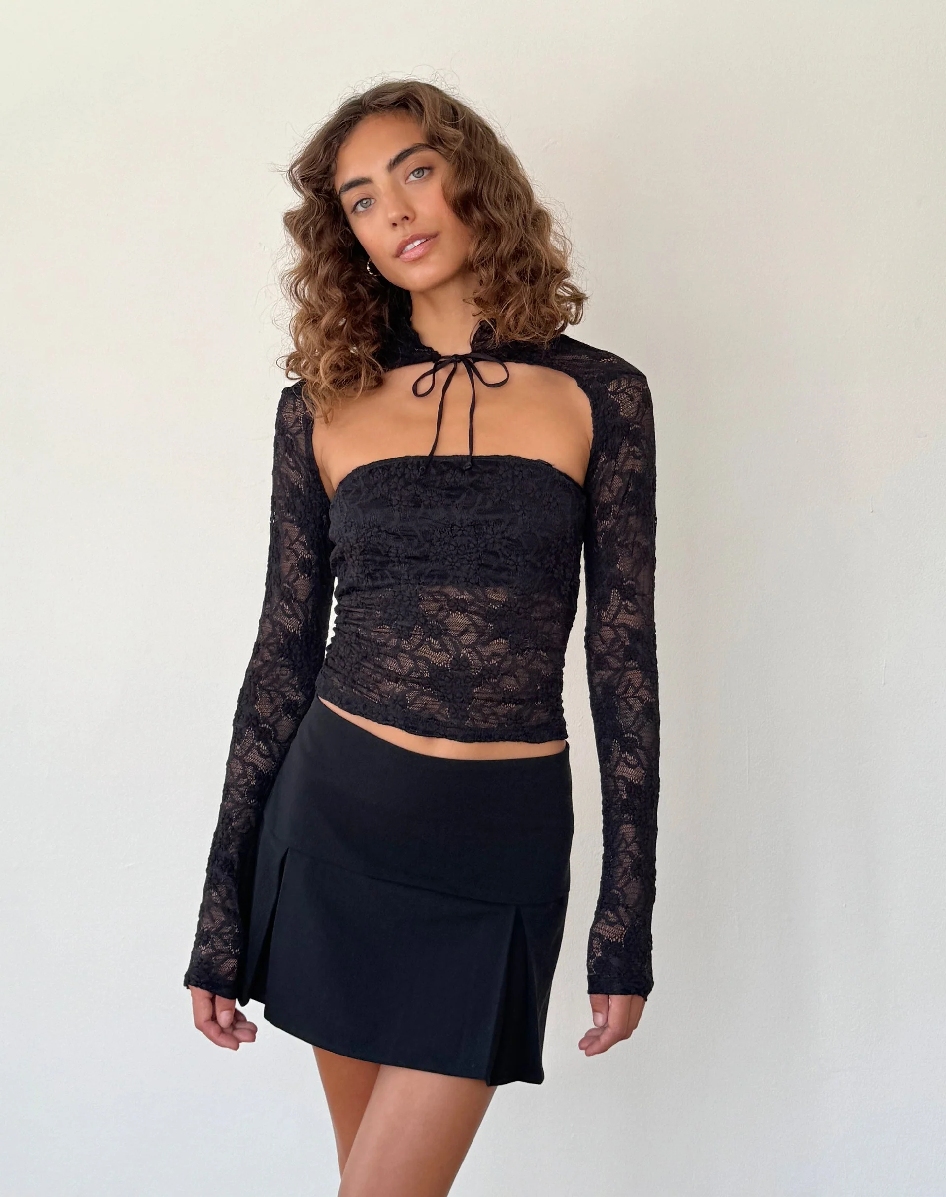 Melvina Bandeau Top und Shrug Set aus Spitze Schwarz - Image 4