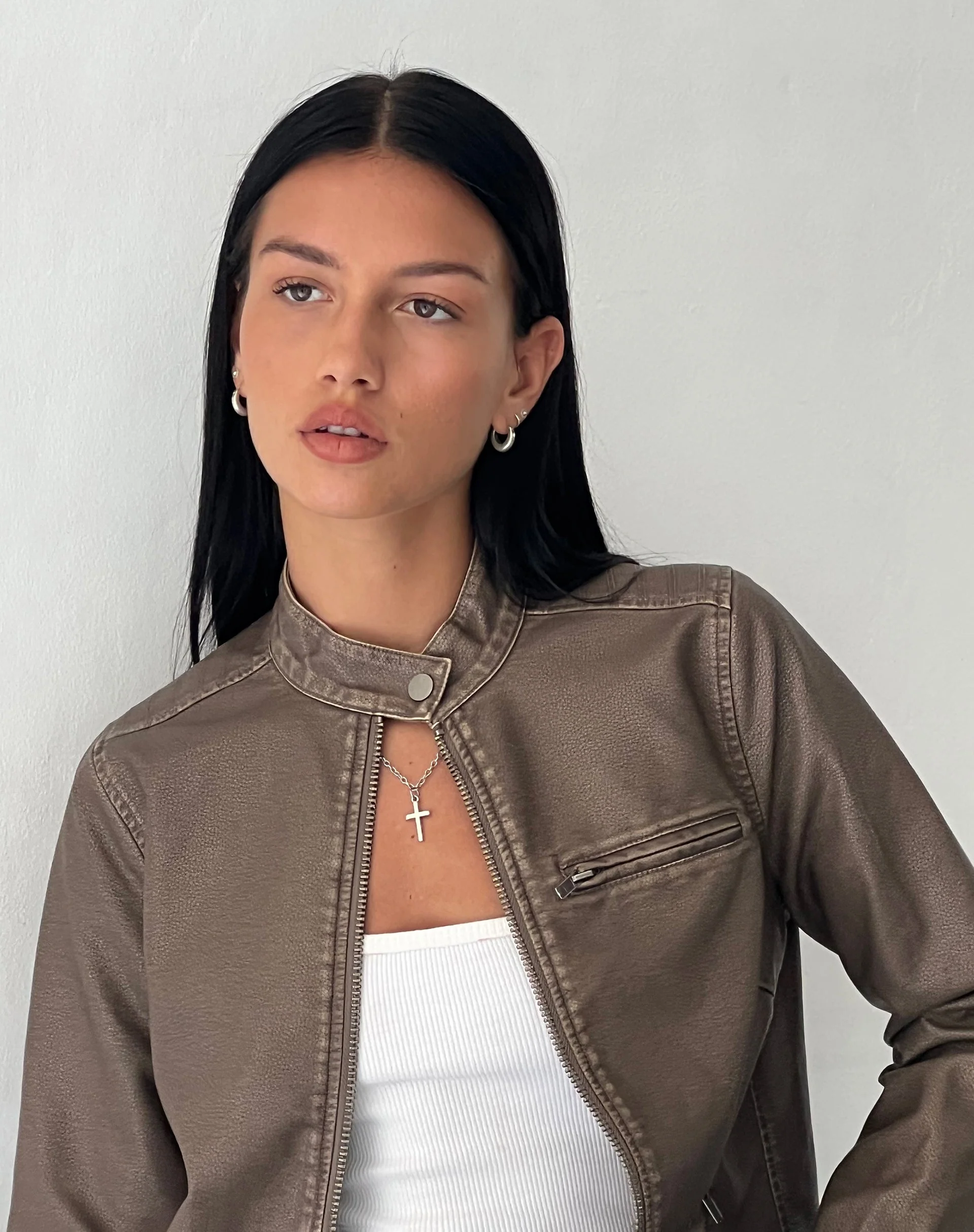 Mildred Distressed Biker Jacke in PU Olive - Image 5