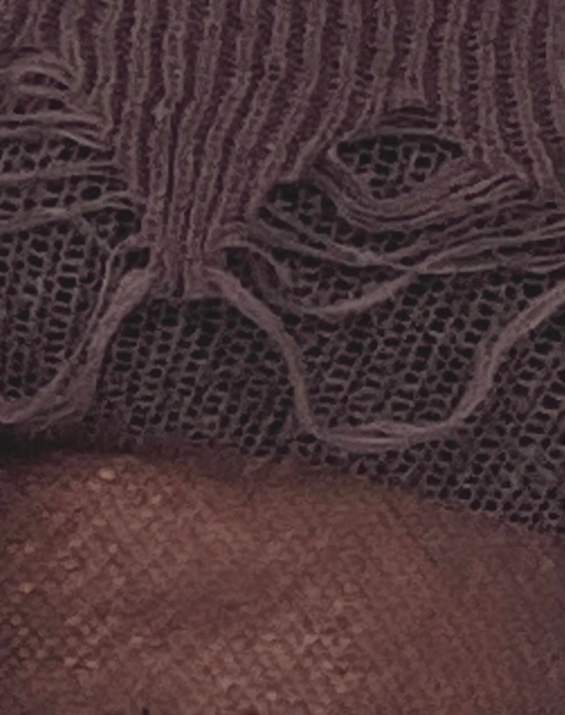 Milena Distress Knit Langarm Bardot Top in Maroon - Image 6