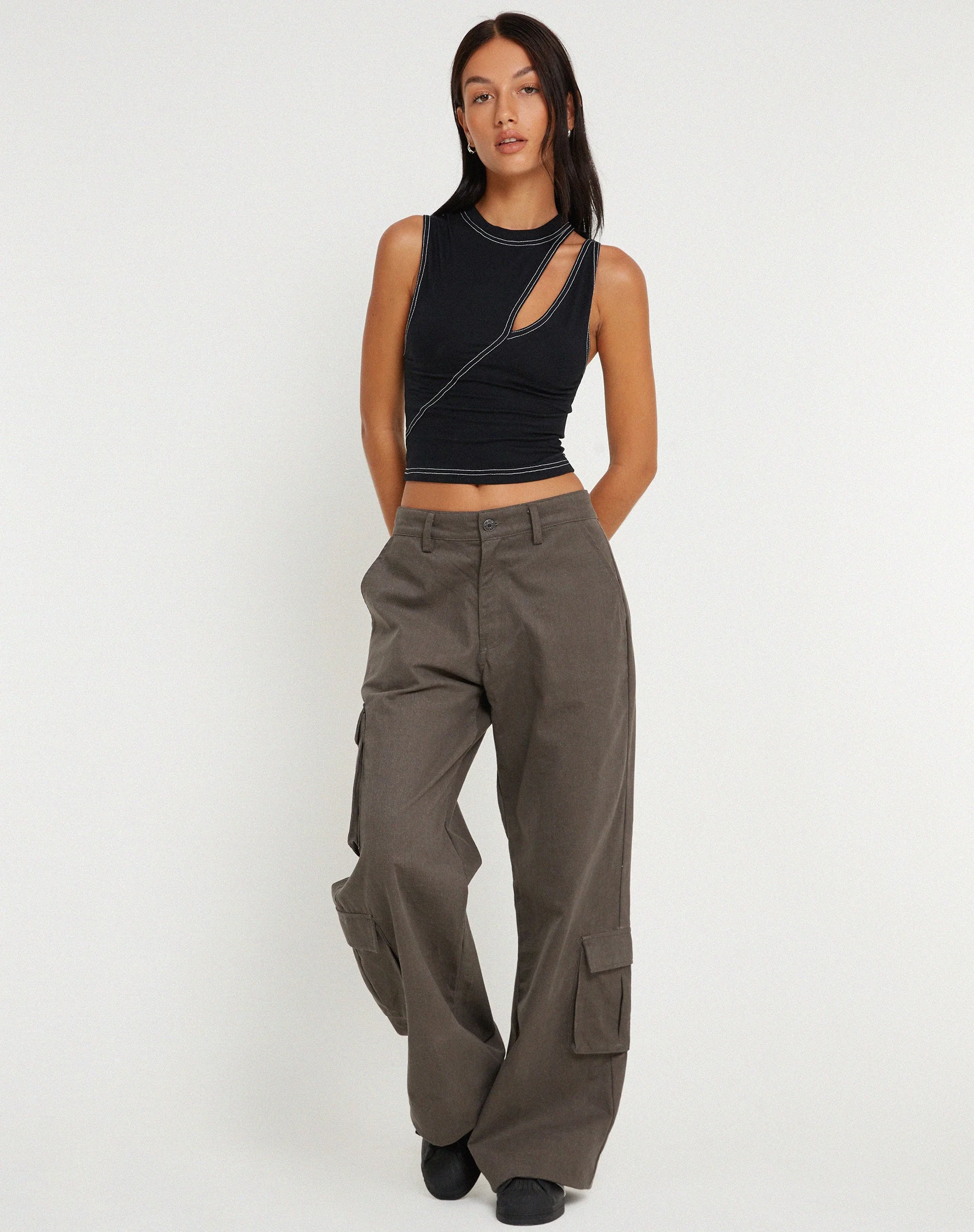 Min Cutout Crop Top in Schwarz - Image 4