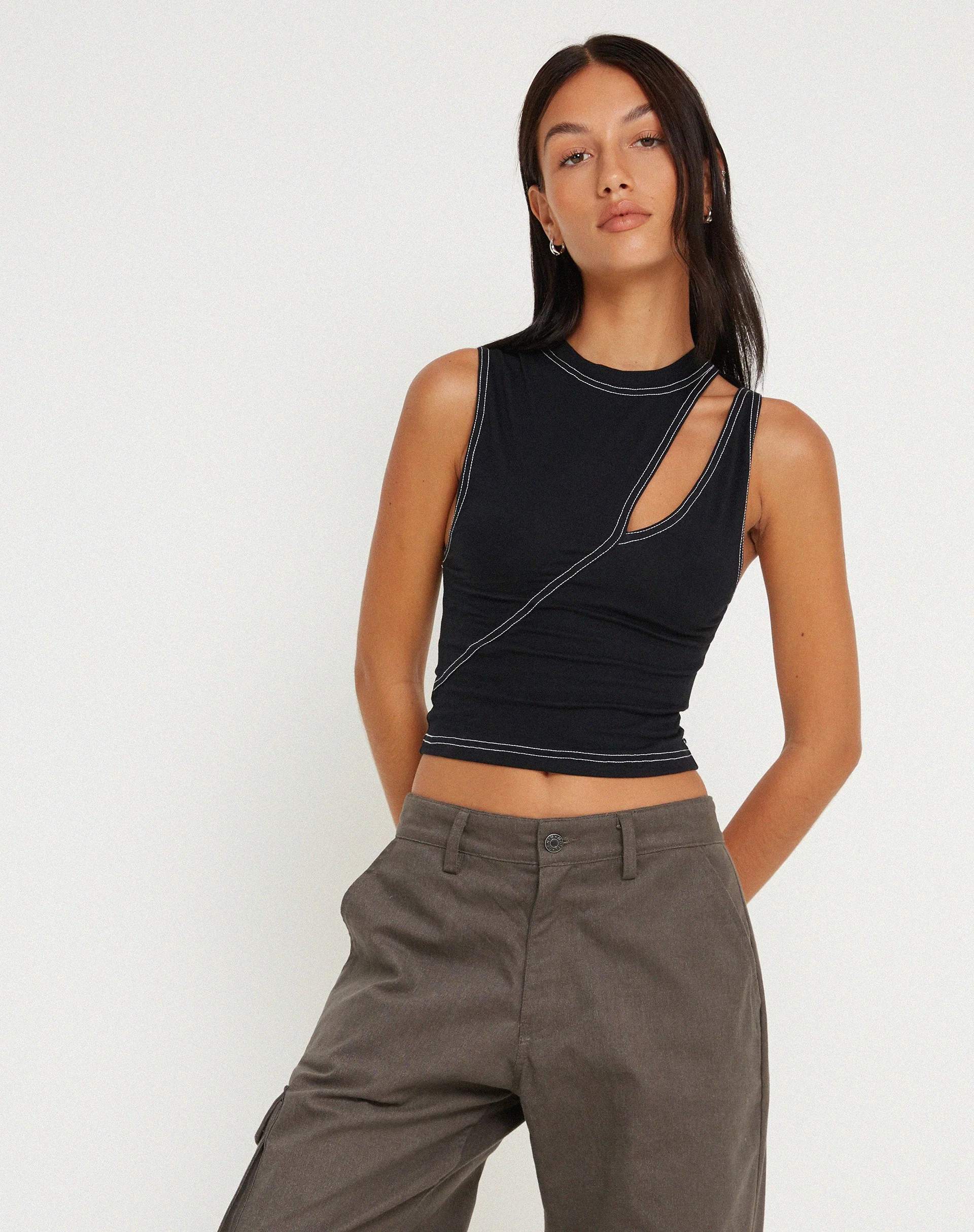 Min Cutout Crop Top in Schwarz - Image 5
