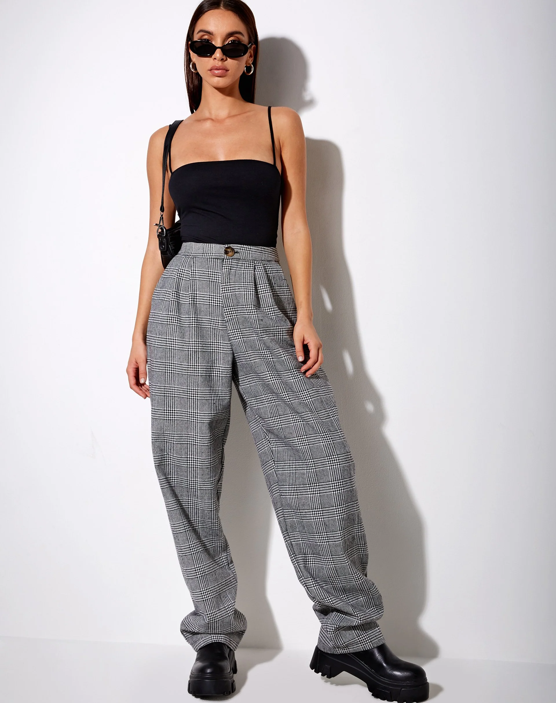 Misha Hose mit weitem Bein aus Houndstooth Schwarz