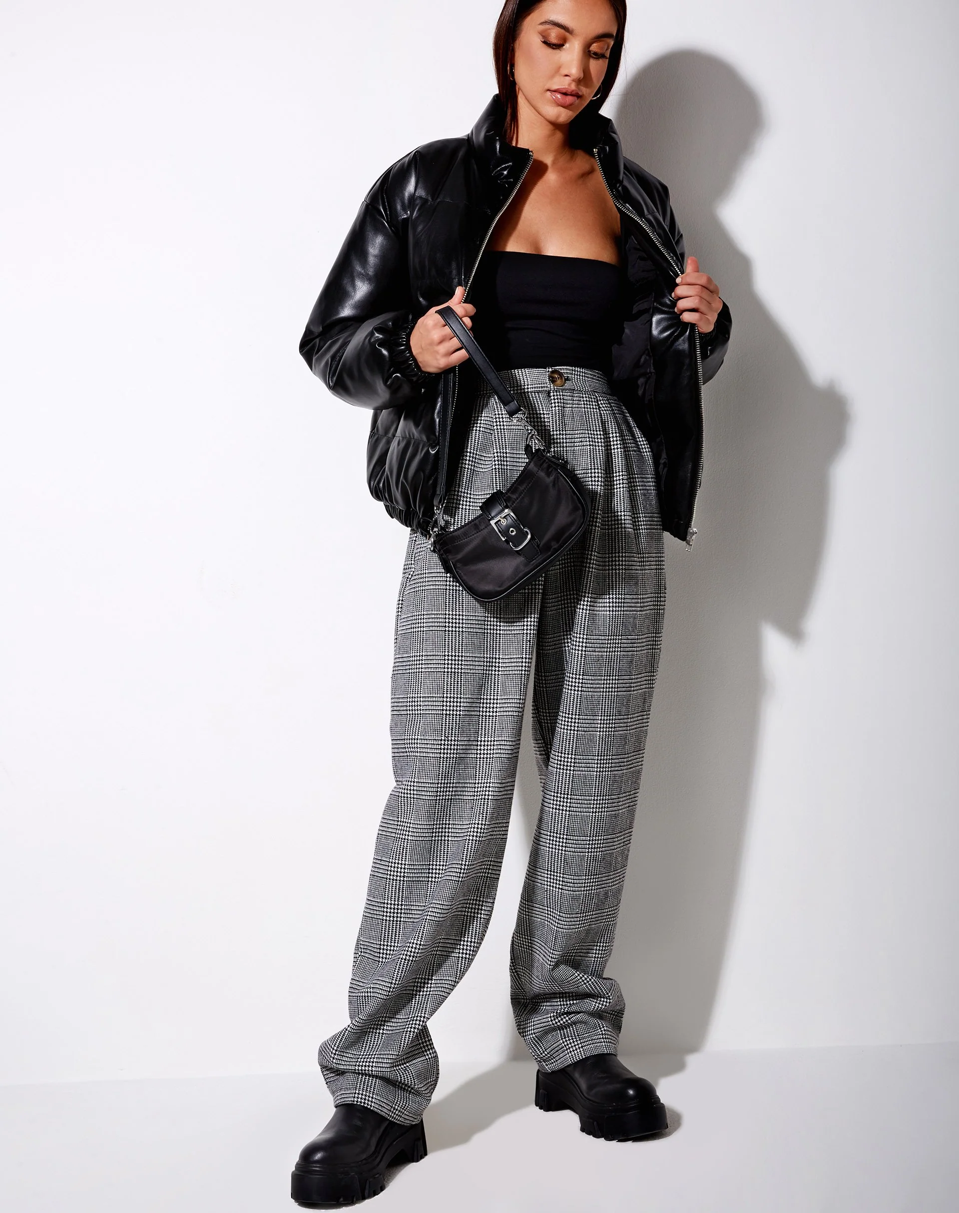 Misha Hose mit weitem Bein aus Houndstooth Schwarz - Image 3