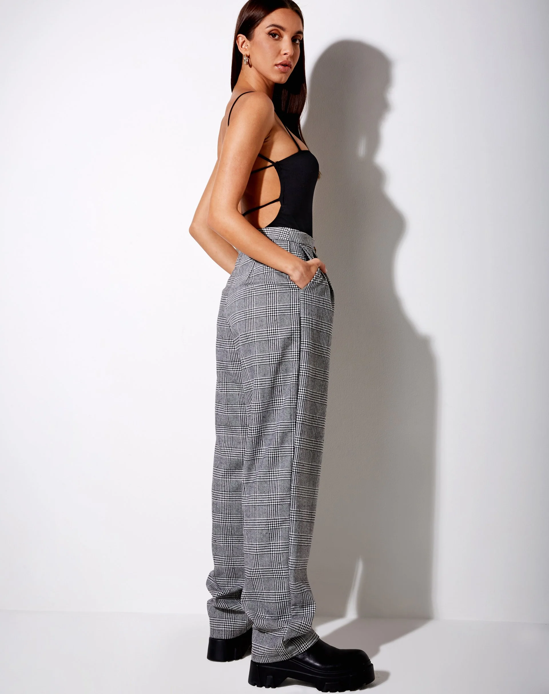 Misha Hose mit weitem Bein aus Houndstooth Schwarz - Image 4