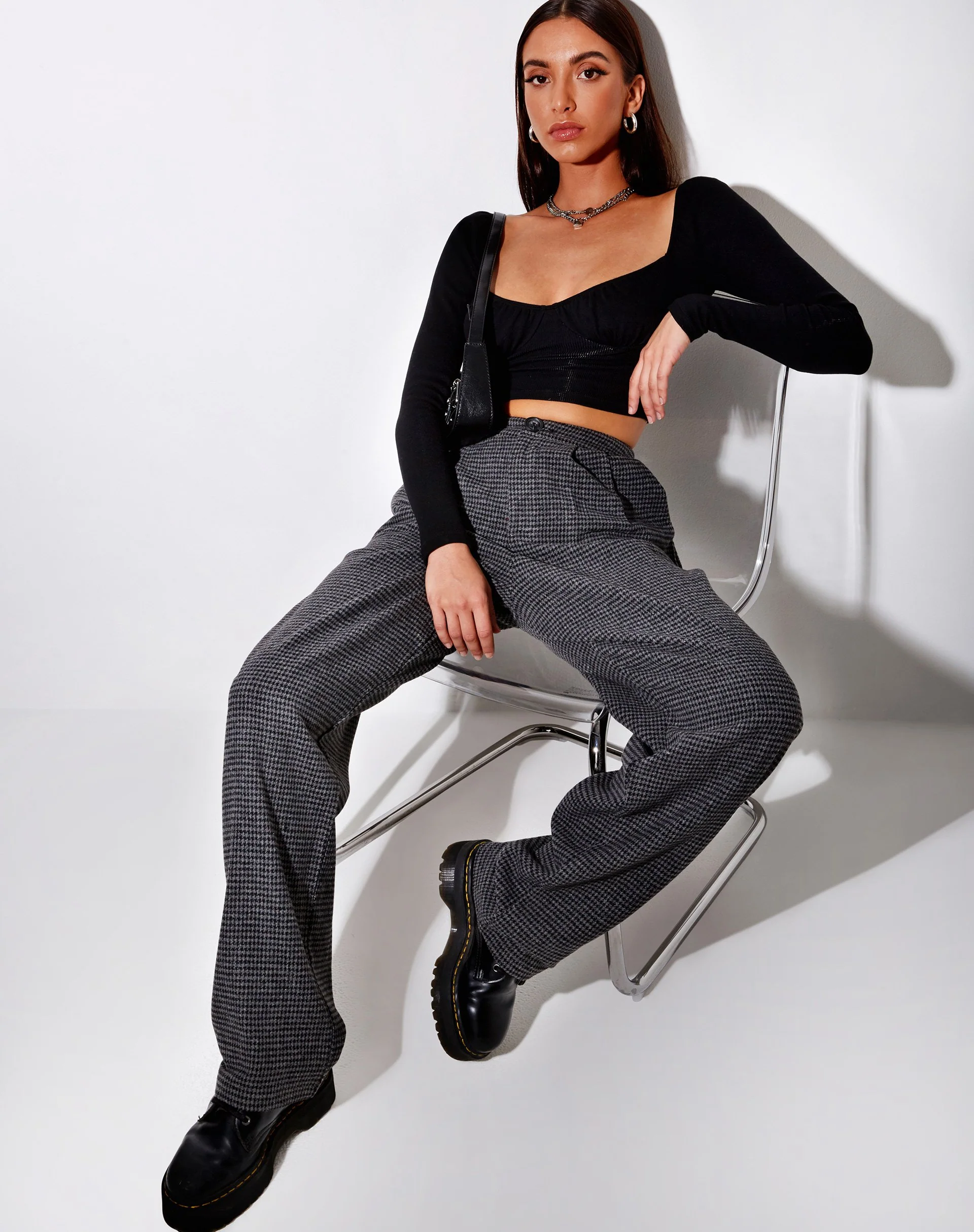 Misha Hose mit weitem Bein aus Houndstooth Schwarz und Grau