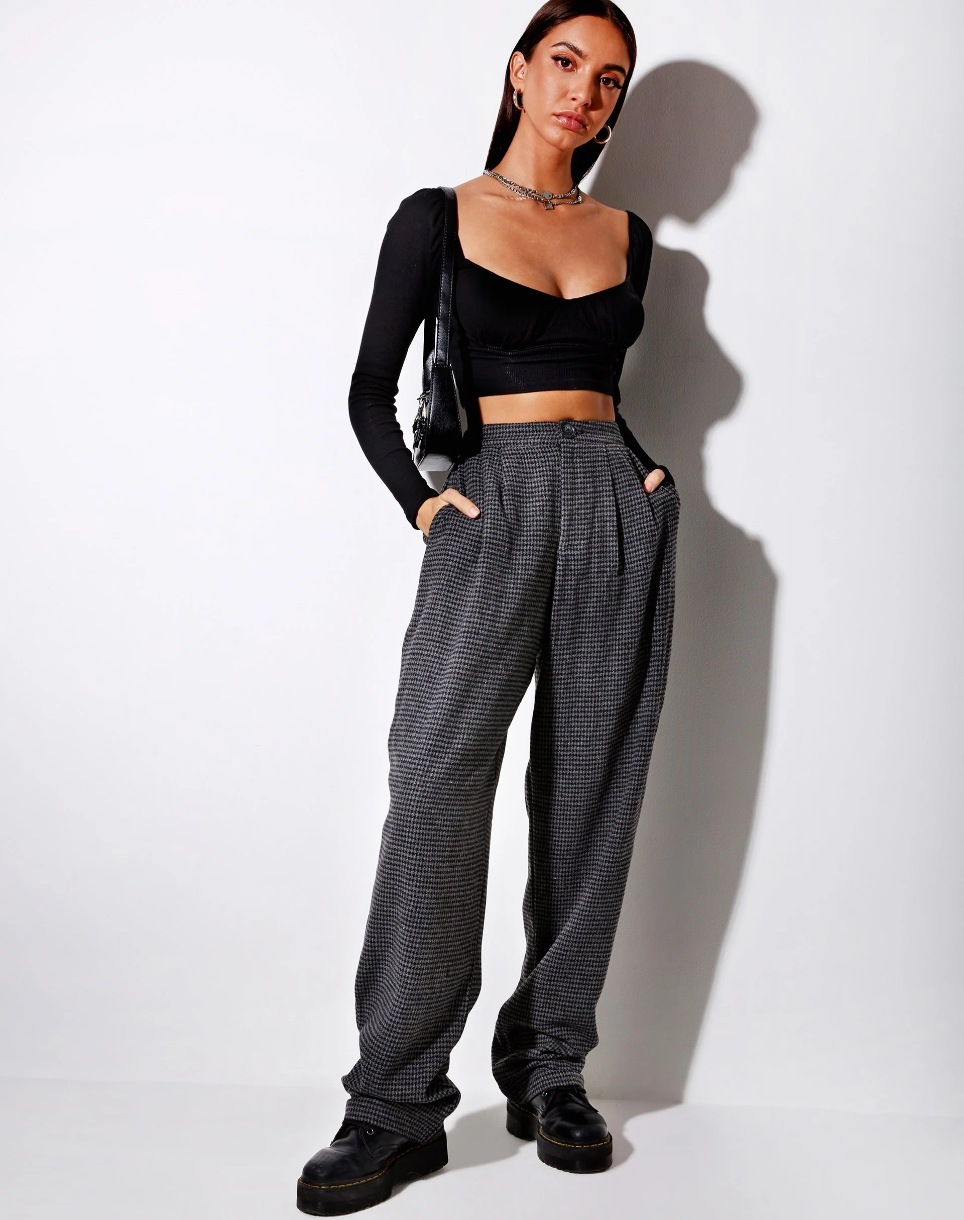 Misha Hose mit weitem Bein aus Houndstooth Schwarz und Grau - Image 4