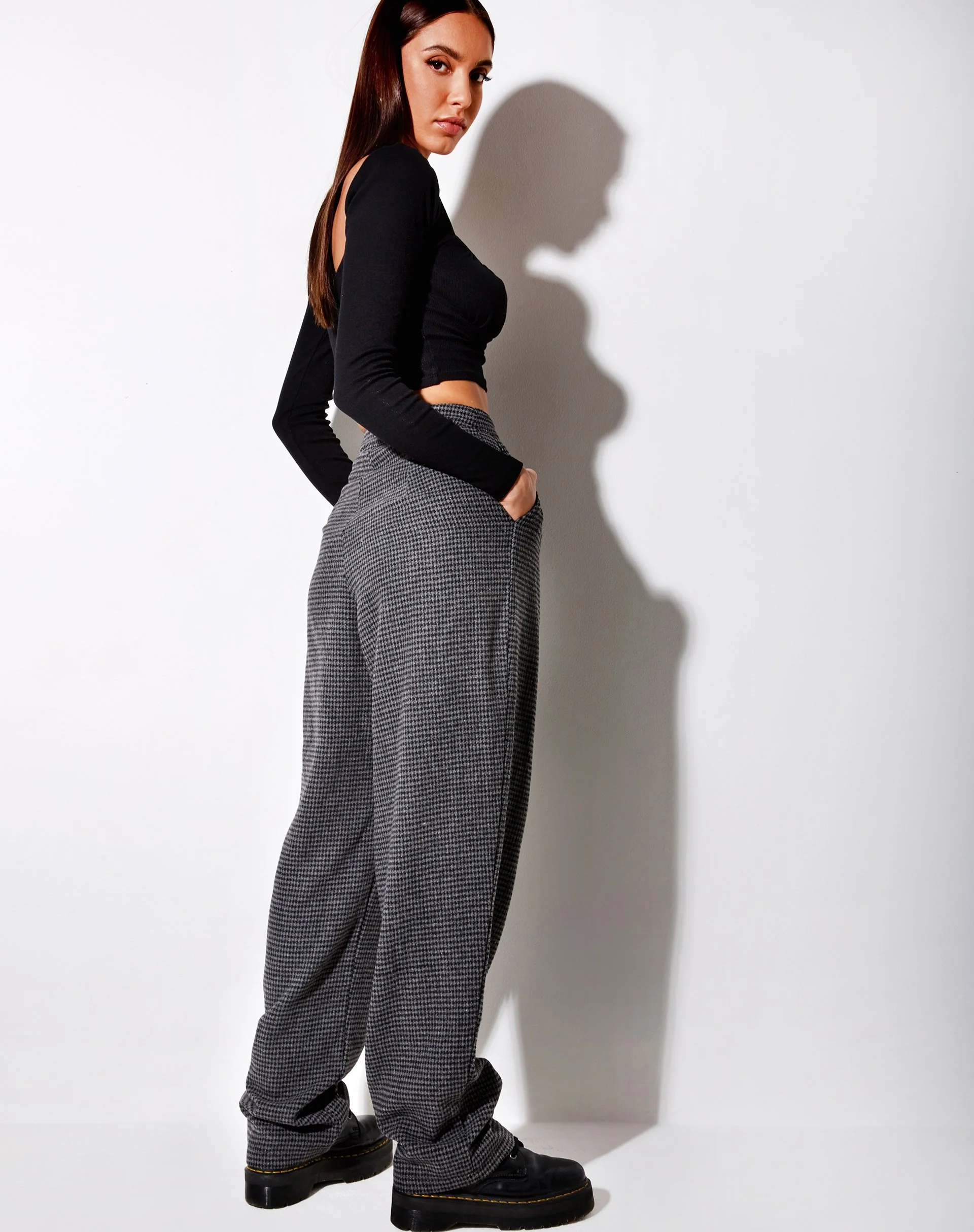 Misha Hose mit weitem Bein aus Houndstooth Schwarz und Grau - Image 5