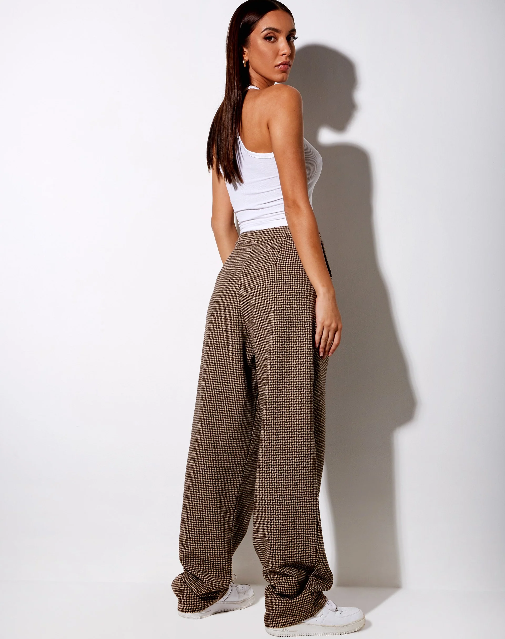 Misha Hose mit weitem Bein aus Houndstooth Braun - Image 5