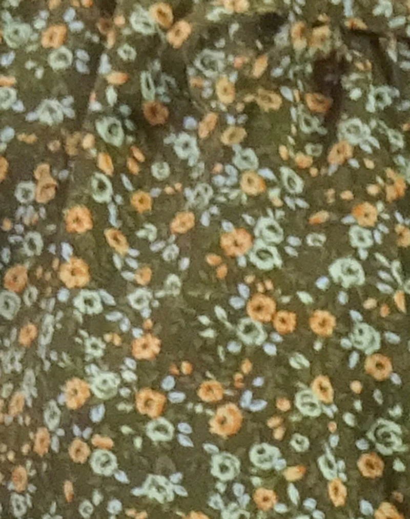 Modeta Krawatten-Top in Grunge Floral Khaki - Image 6