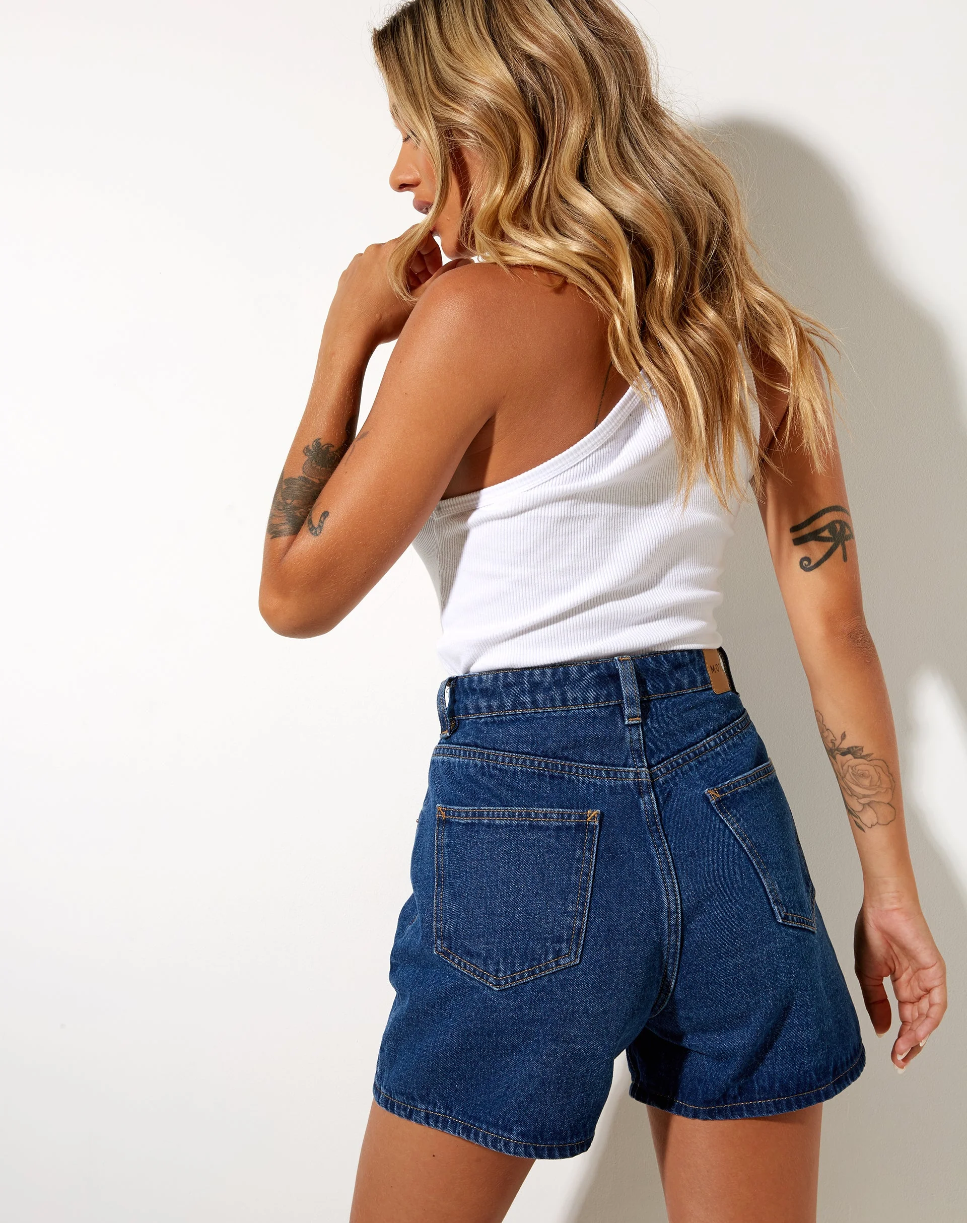 Mom Denim Short in klassischem Blau - Image 3