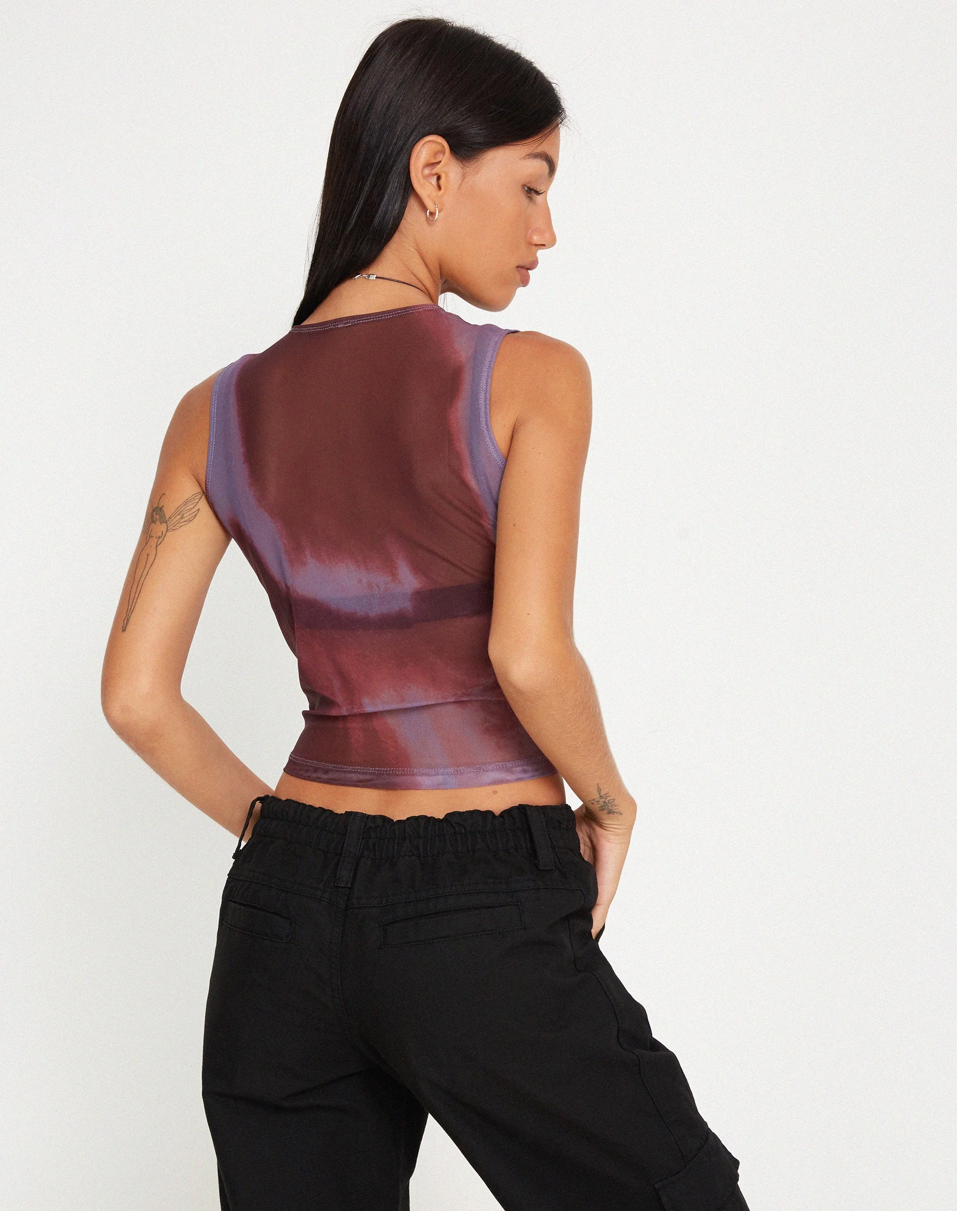Monlo Vest Top in Mesh Aquarell Wein - Image 3