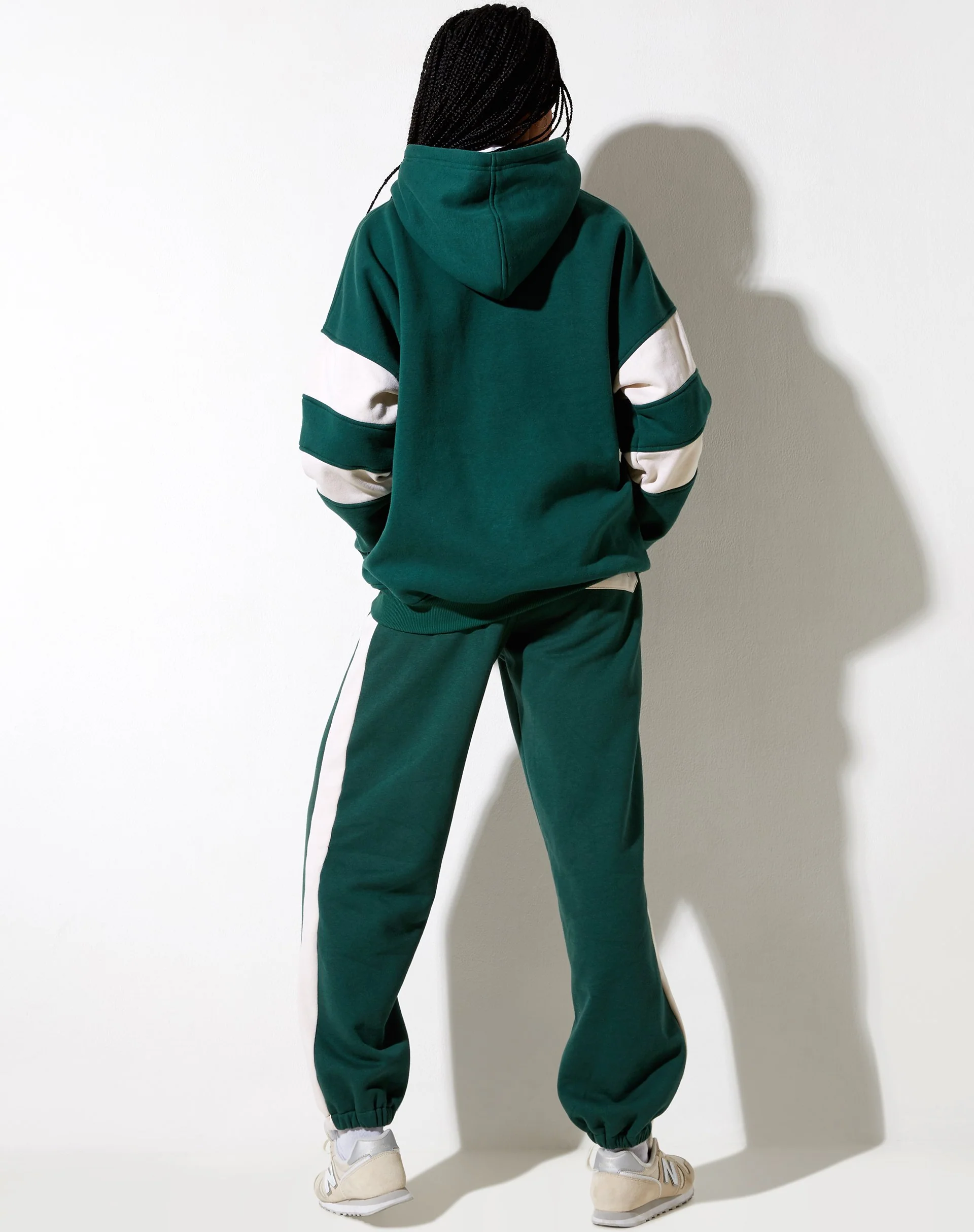 Mora Hoodie in Waldgrün und Winterweiß Sporting Club Mix Embro - Image 4