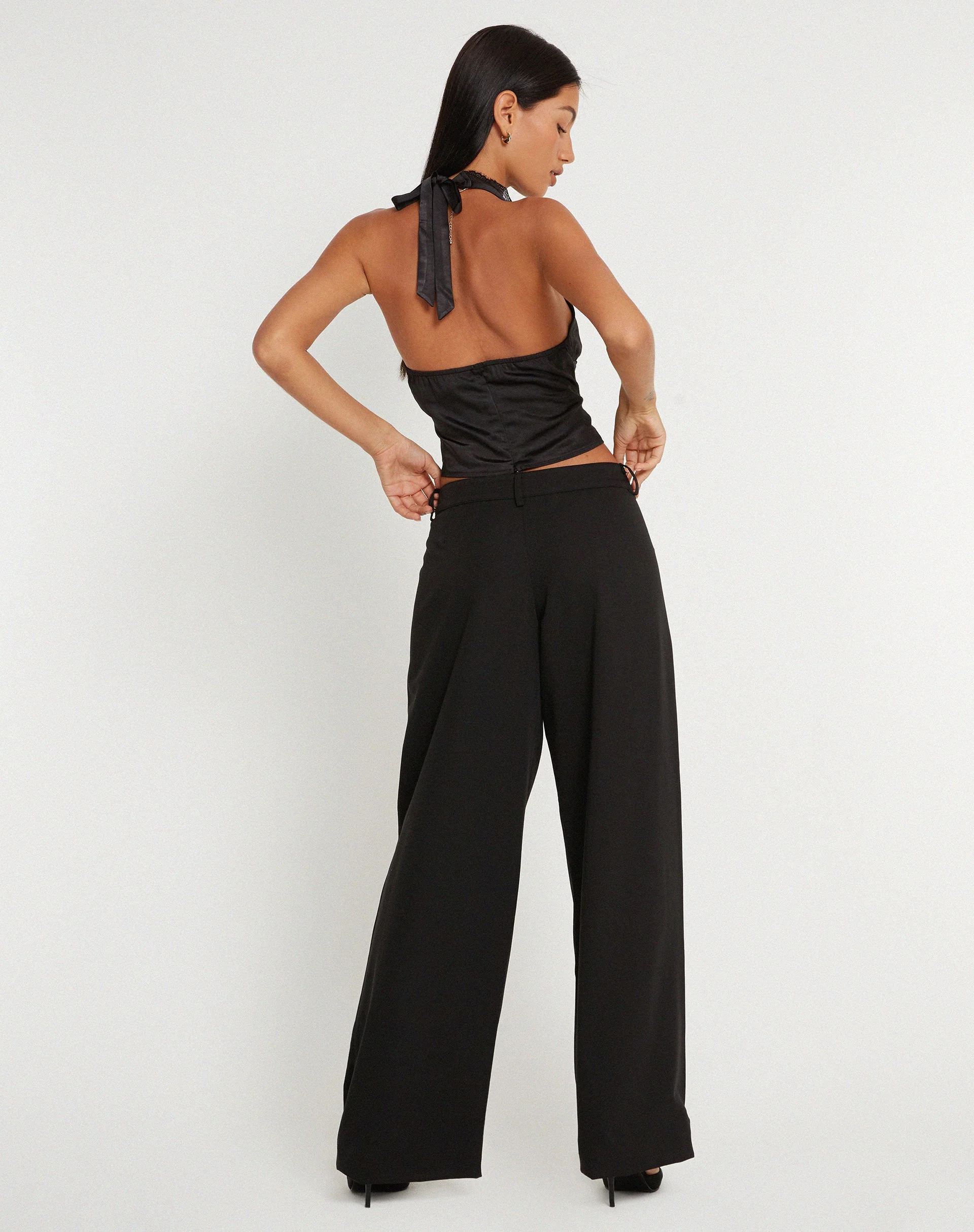 Mutsuki Neckholder-Top aus Satin Schwarz - Image 5