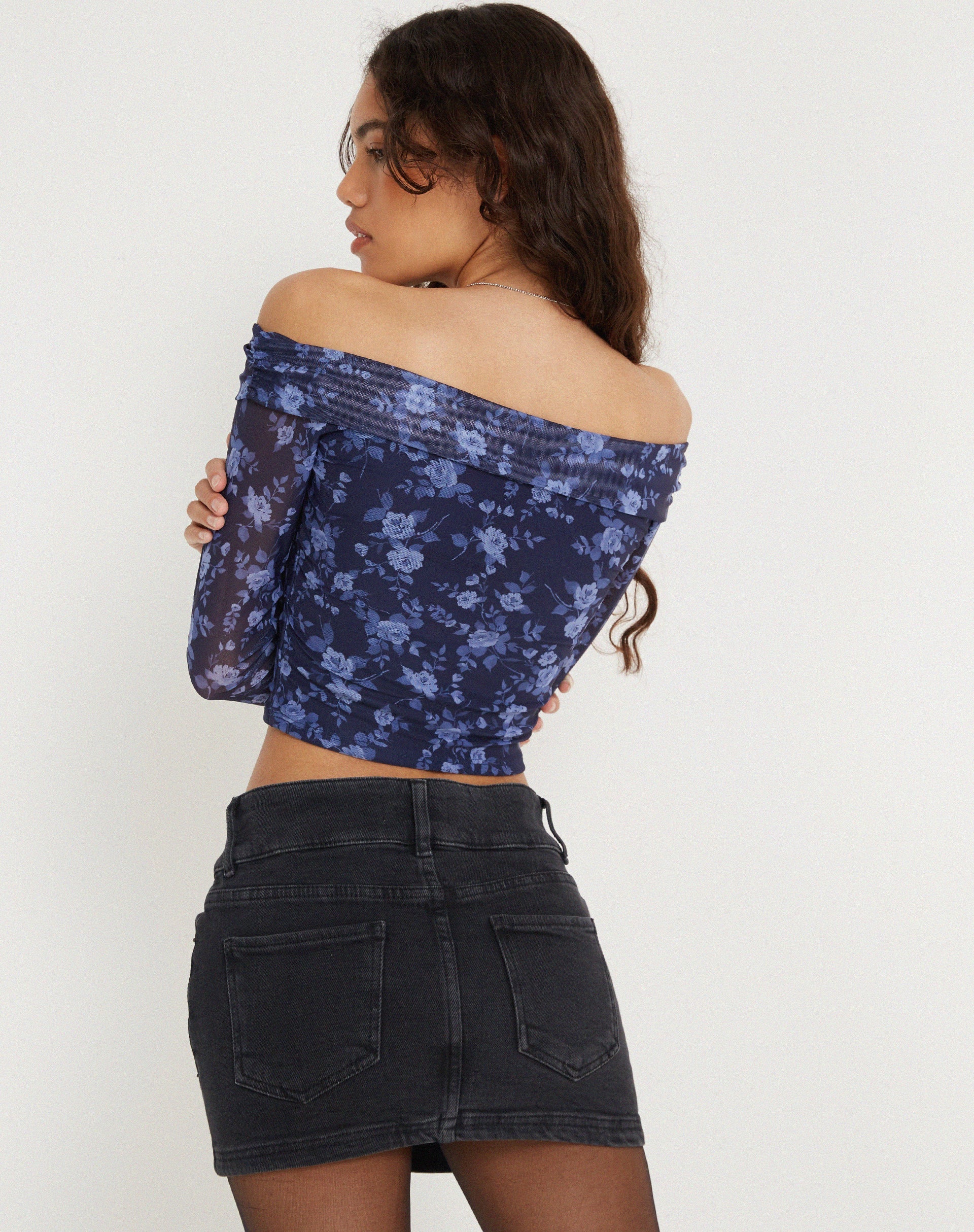 Nagini Langärmeliges Bardot-Top in Pretty Floral Navy - Image 3