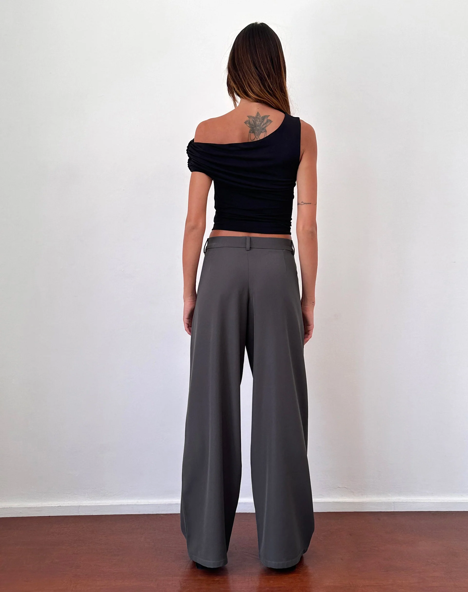 Nailaka Low Rise Wide Leg Tailored Trouser in Dark Charcoal - Image 3