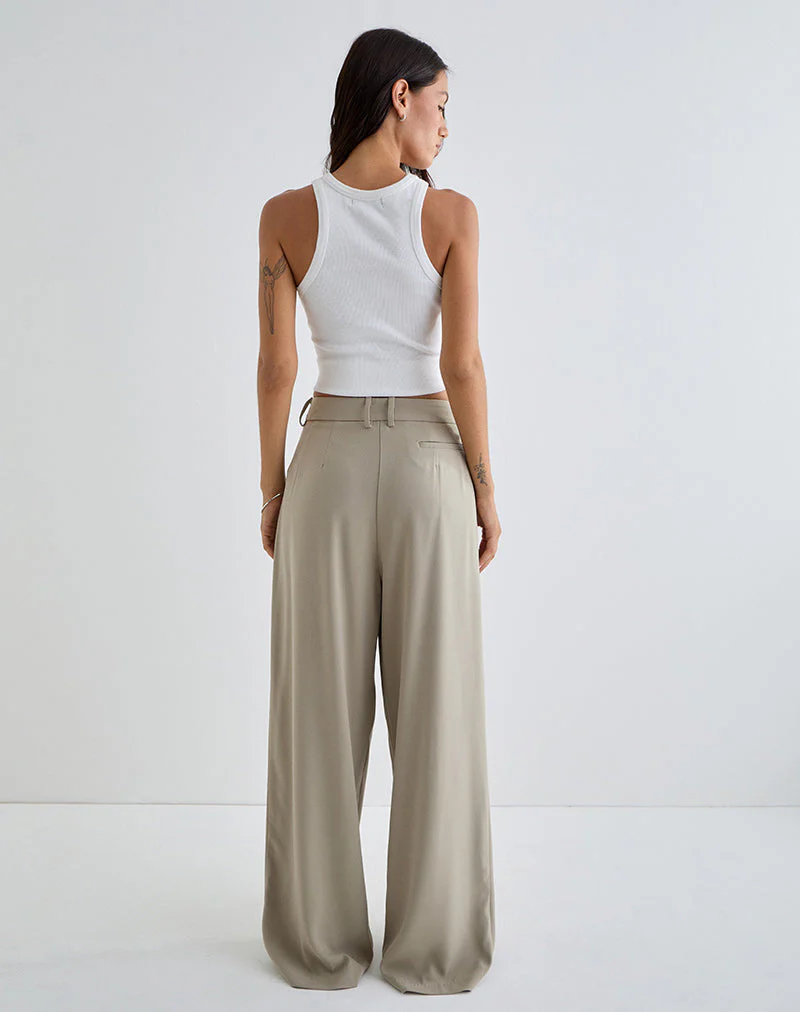 Nala Breite Bundfaltenhose in Taupe Tailoring - Image 4