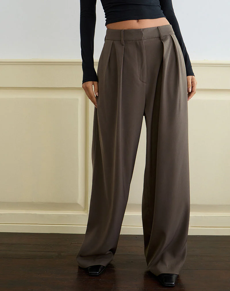 Nala Breite Bundfaltenhose in Tailoring Truffle