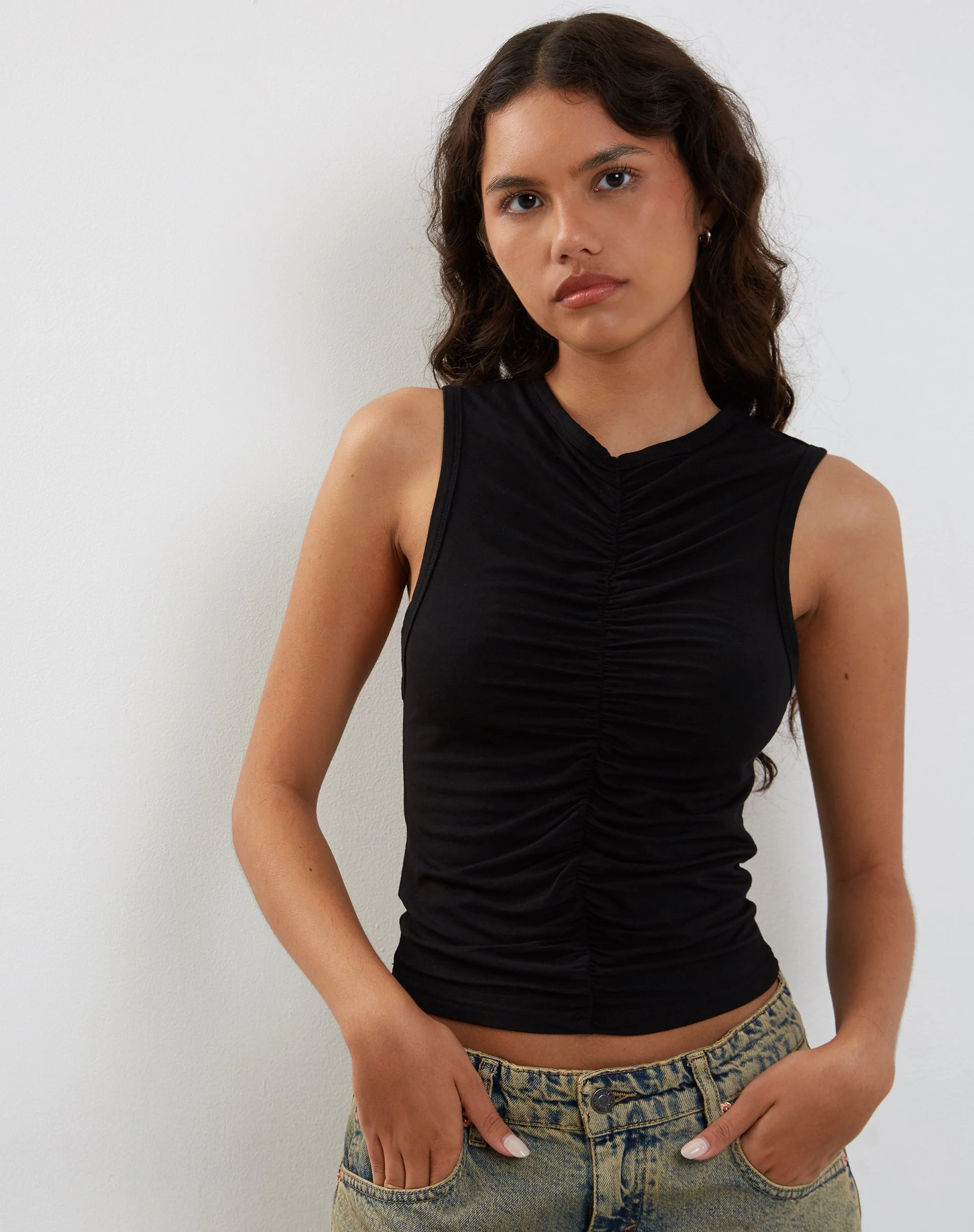 Naoko Gerafftes Top in Schwarz