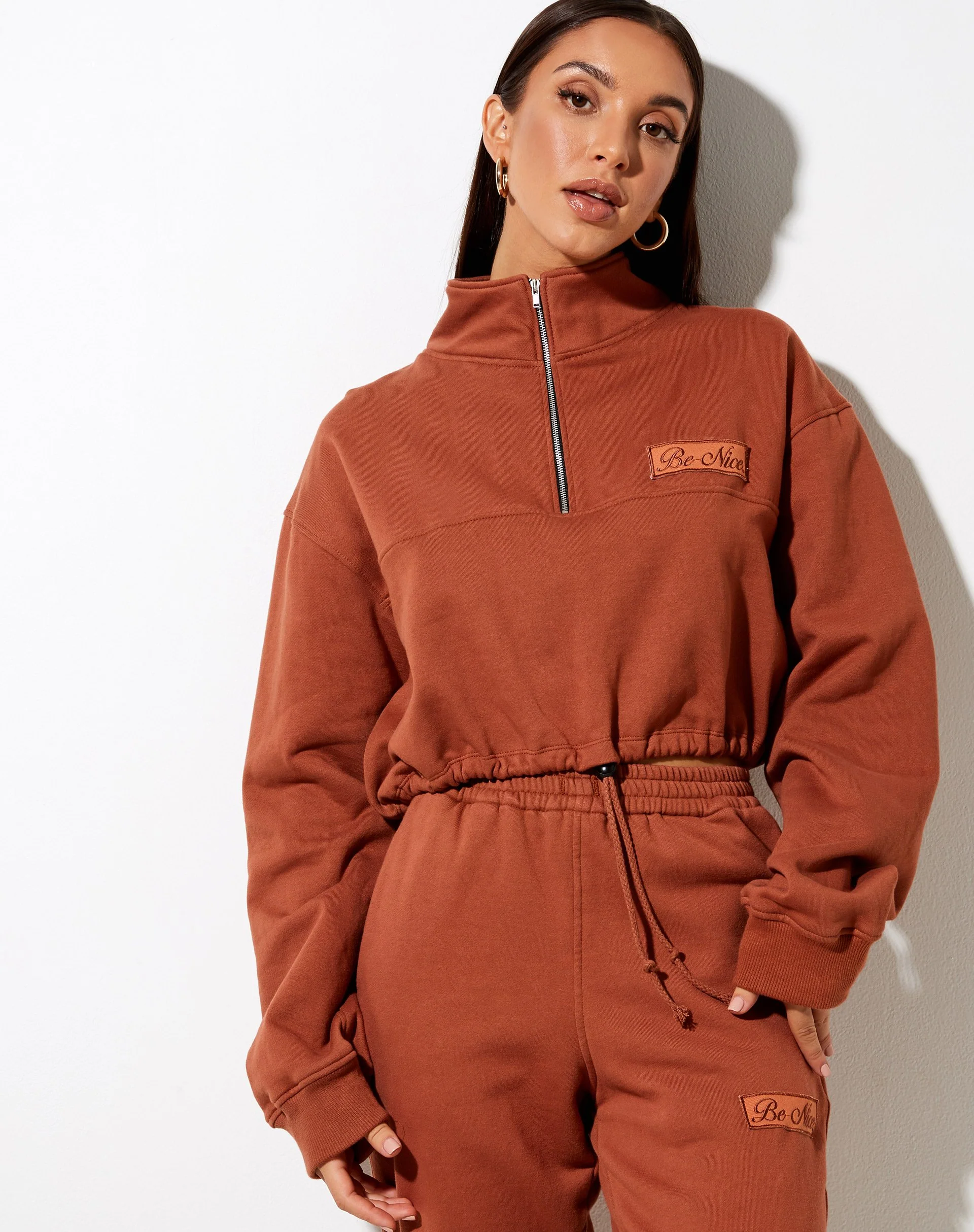 Nar Zip Bungee-Pullover aus gebranntem Ziegelstein 'Be Nice' Label Embro - Image 3