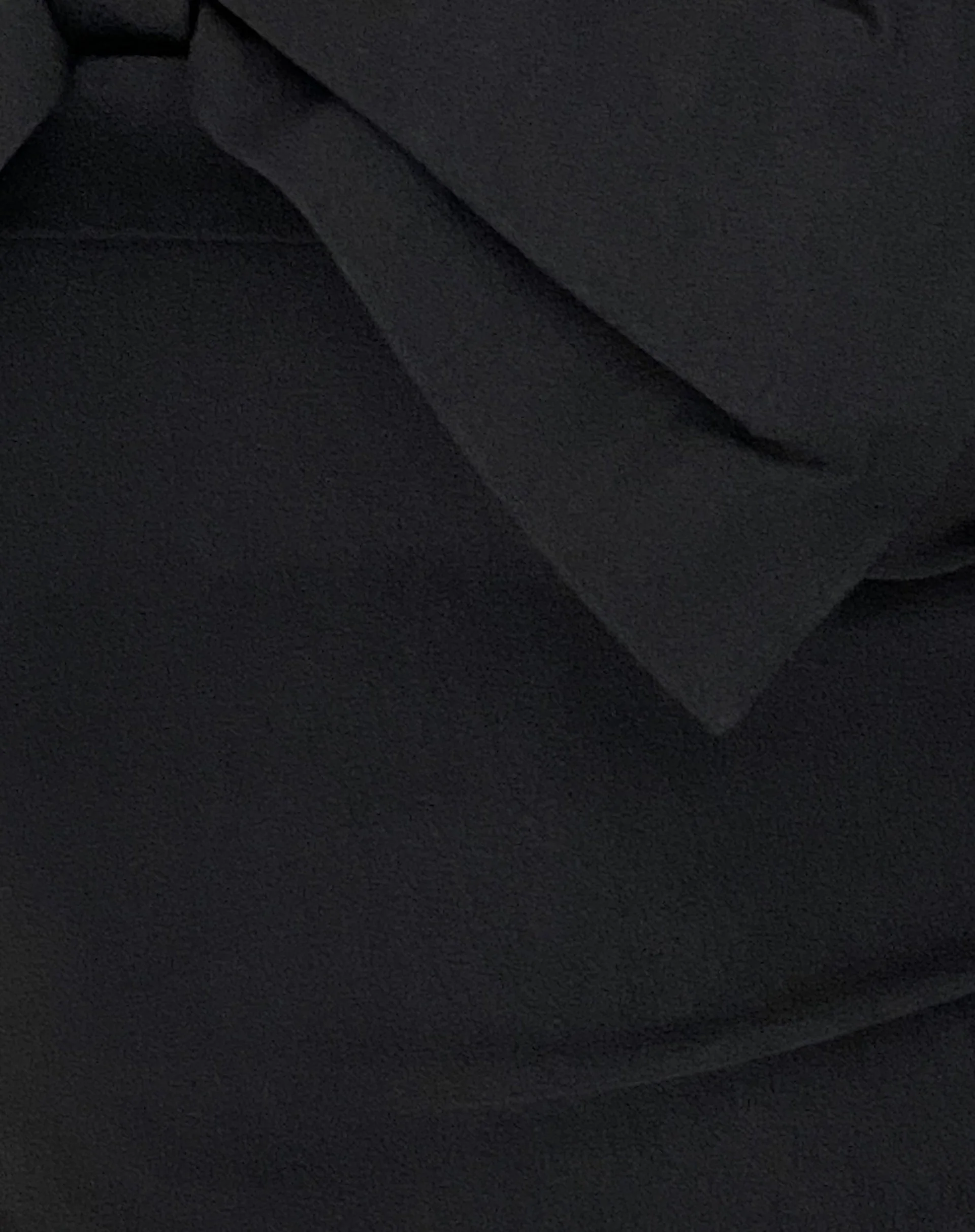 Naras Bow Front Bardot Top in Schwarz Tailoring - Image 6