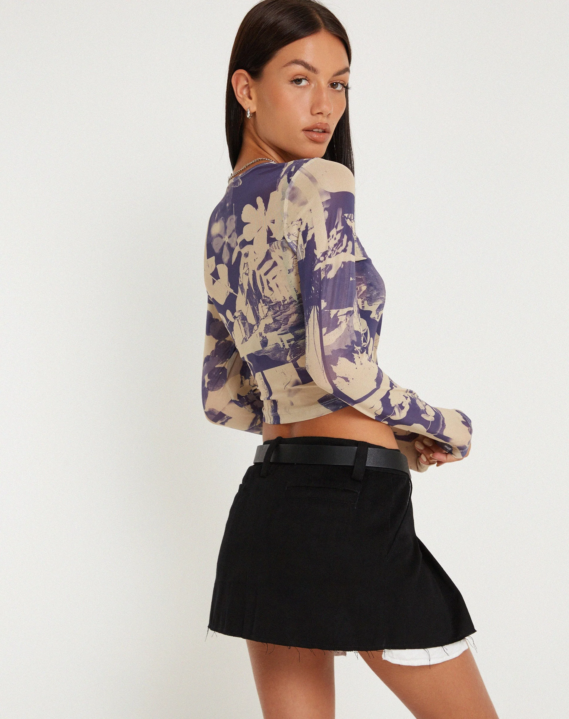 Narita Bedrucktes langärmeliges Crop-Top in Collage Floral Shadow Lila - Image 3
