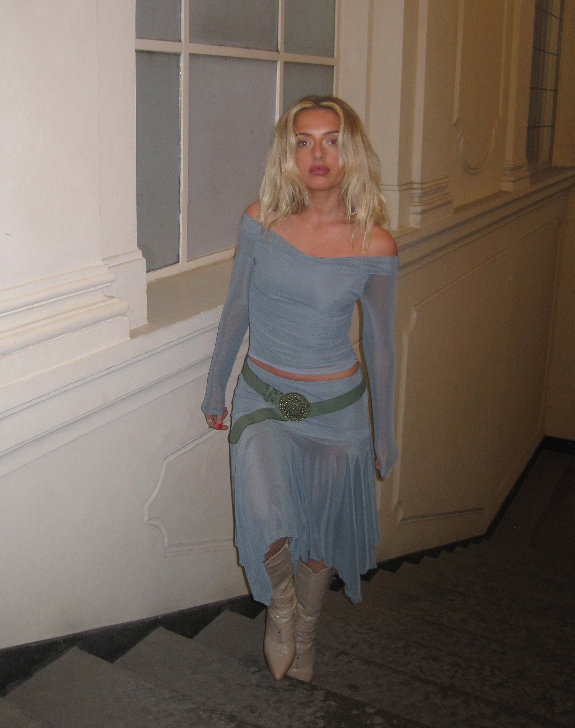 Nauri Mesh Bardot Top in Blau Grau