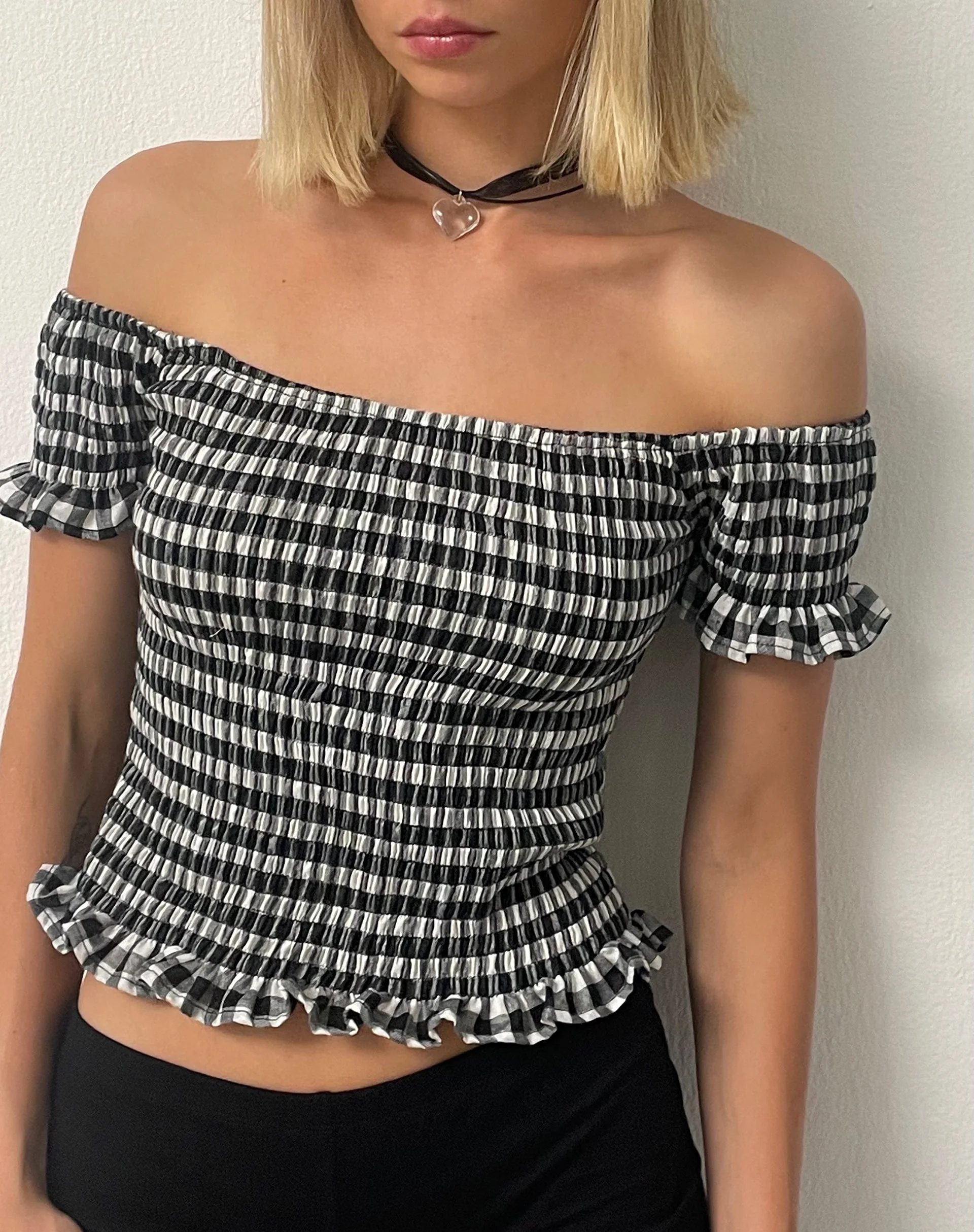 Neema Gerafftes Bardot-Top aus Mini-Gingham in Schwarz und Weiß - Image 3
