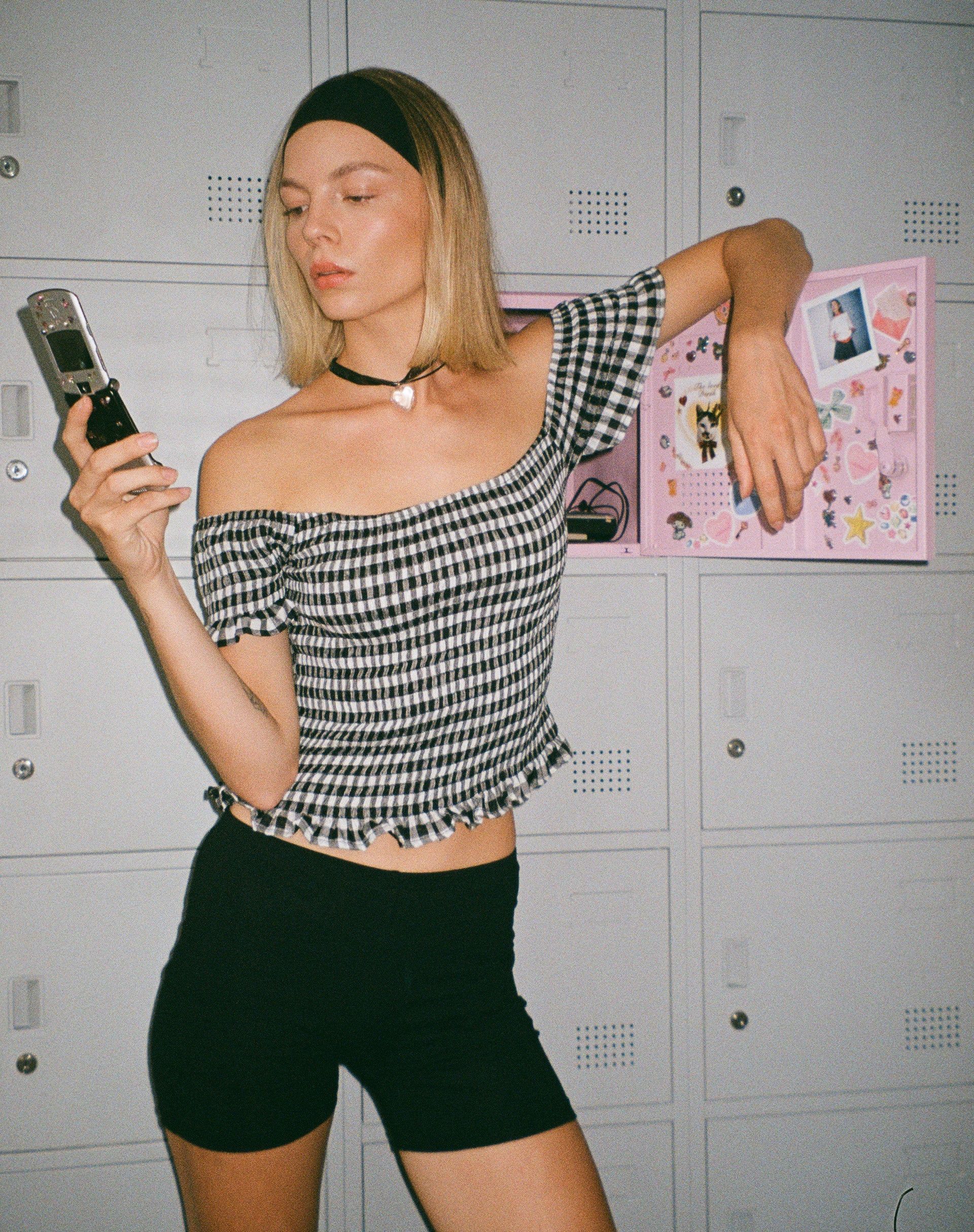 Neema Gerafftes Bardot-Top aus Mini-Gingham in Schwarz und Weiß - Image 4