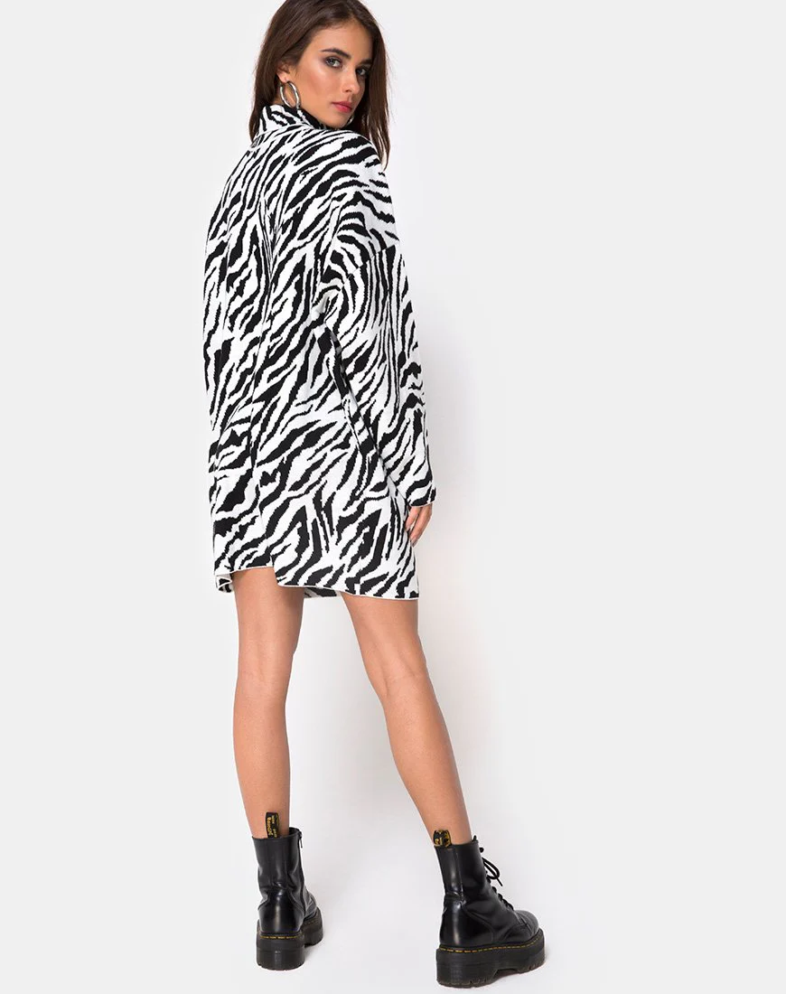 Neivie Pullover Kleid in Zebra S/W - Image 7