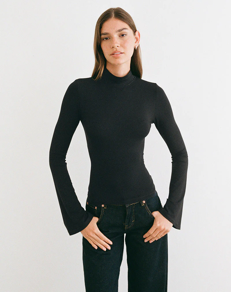 Nell Langarm-Oberteil mit hohem Kragen aus Rayon-Jersey, schwarz