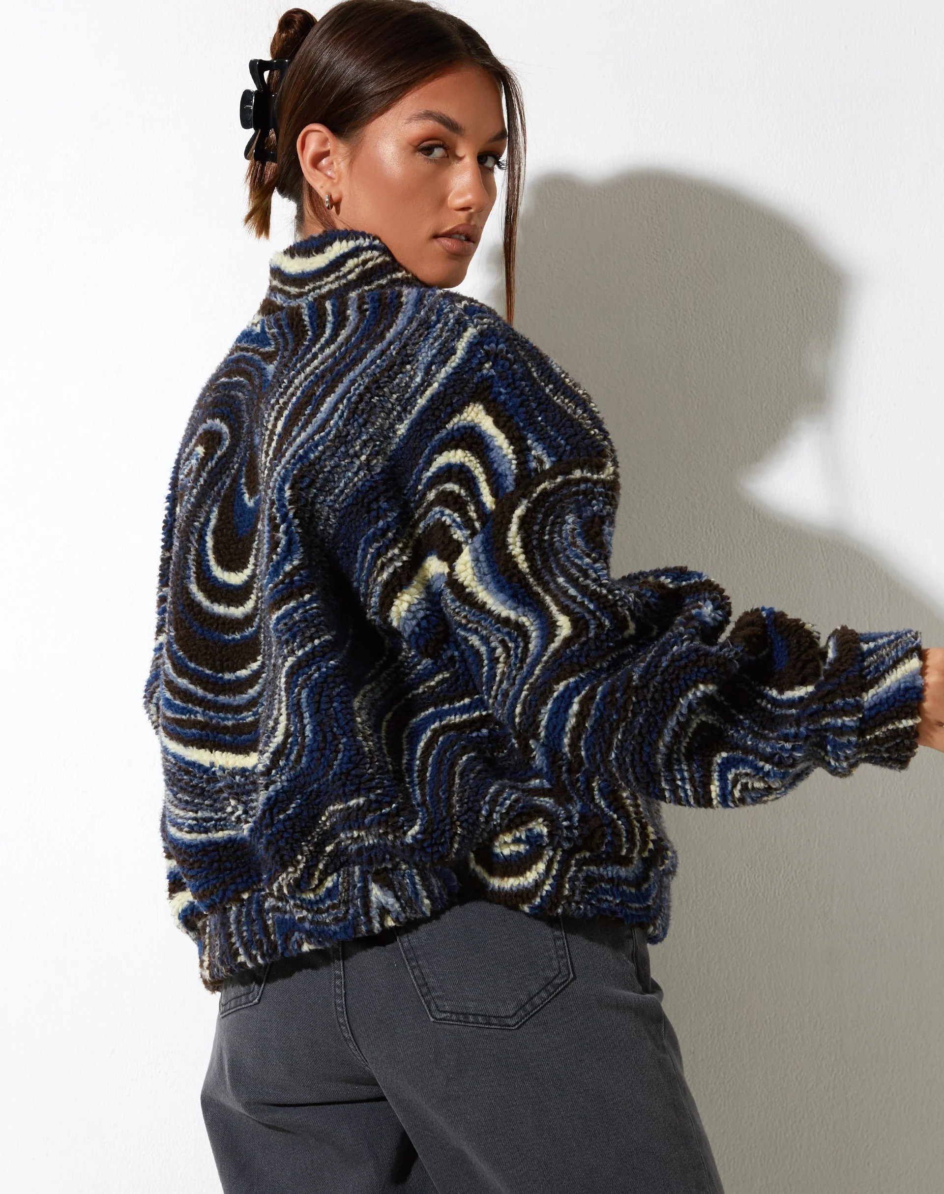 Nereo Jacke in Ripple Blau Schwarz und Elfenbein - Image 4