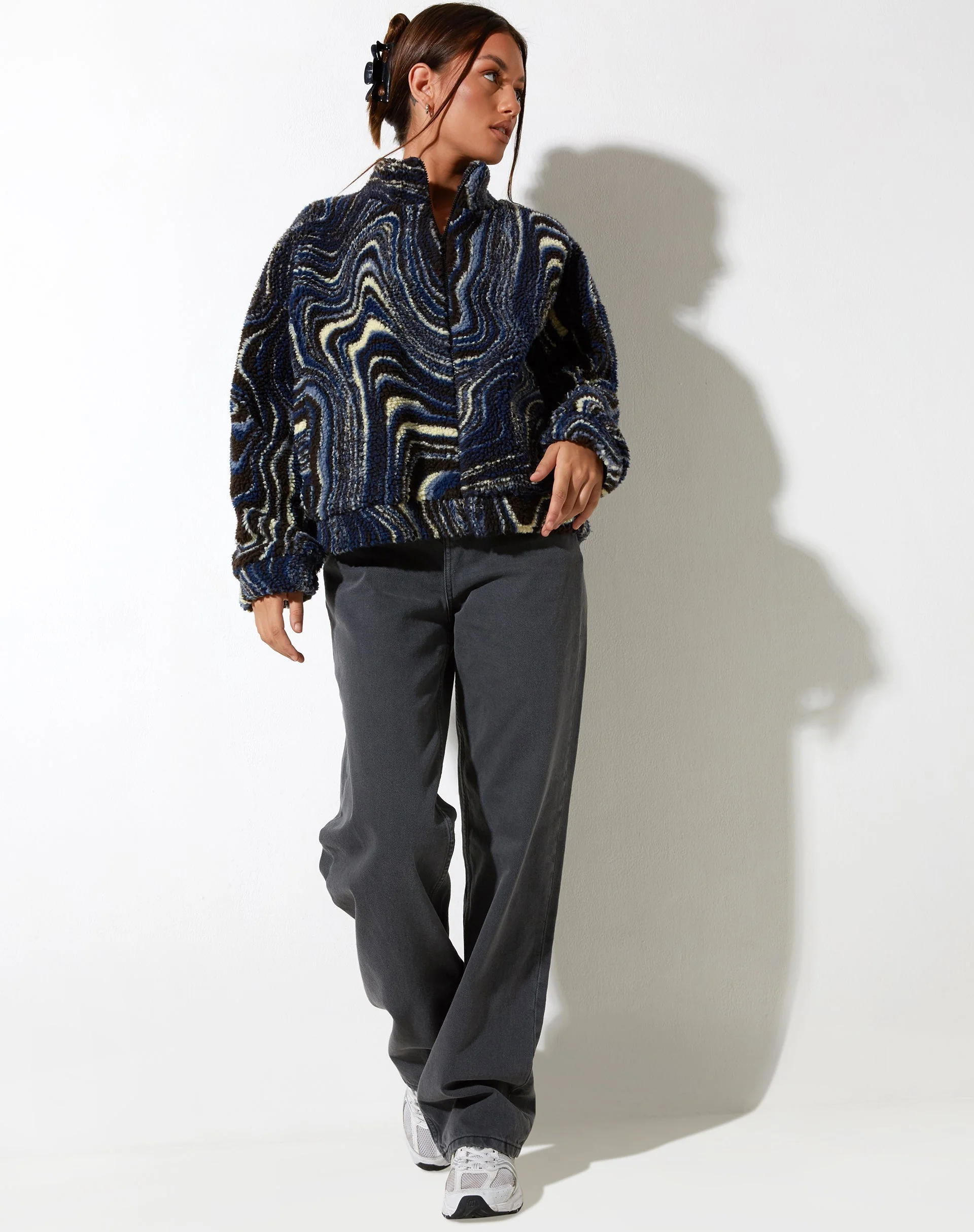 Nereo Jacke in Ripple Blau Schwarz und Elfenbein - Image 5