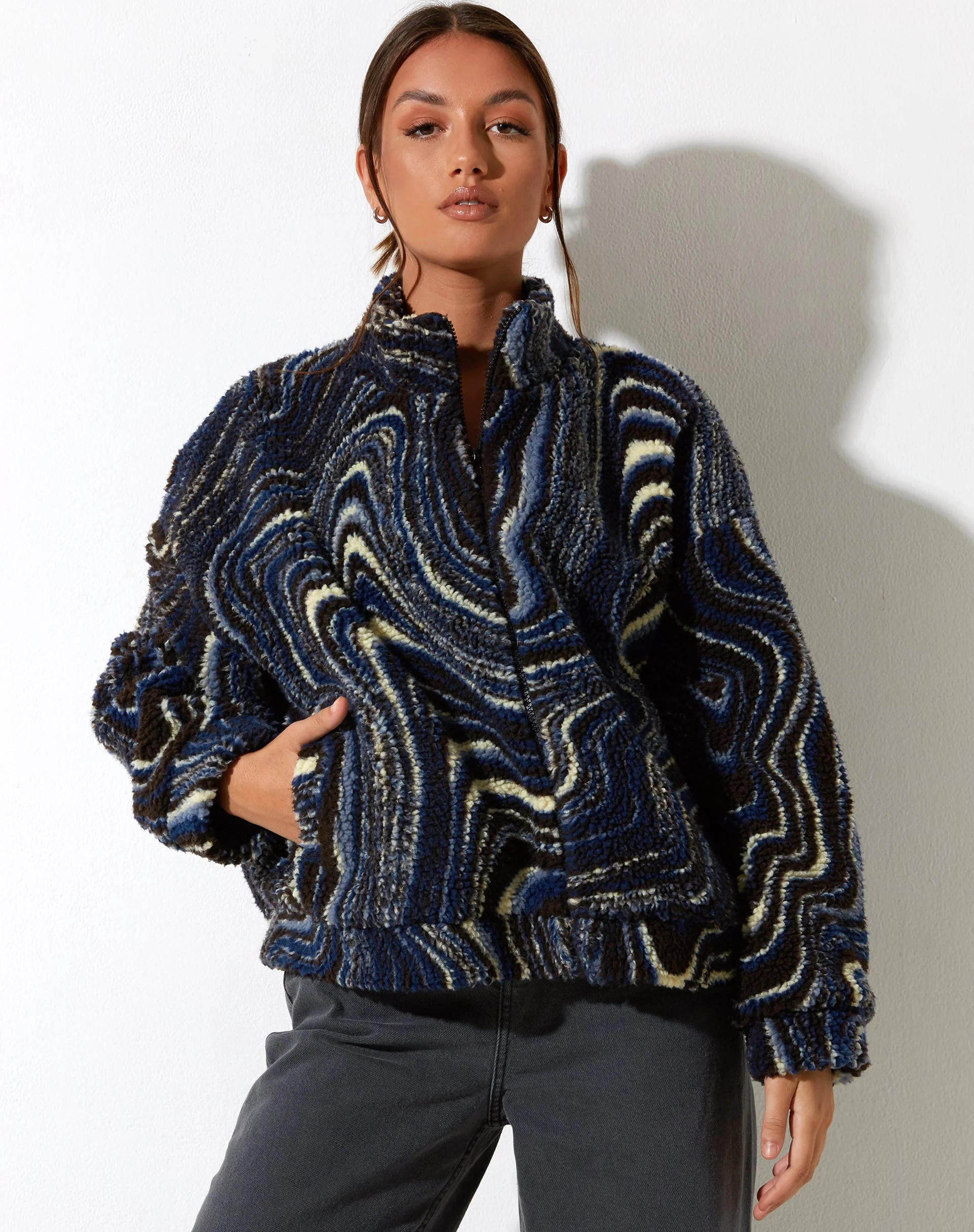 Nereo Jacke in Ripple Blau Schwarz und Elfenbein - Image 6