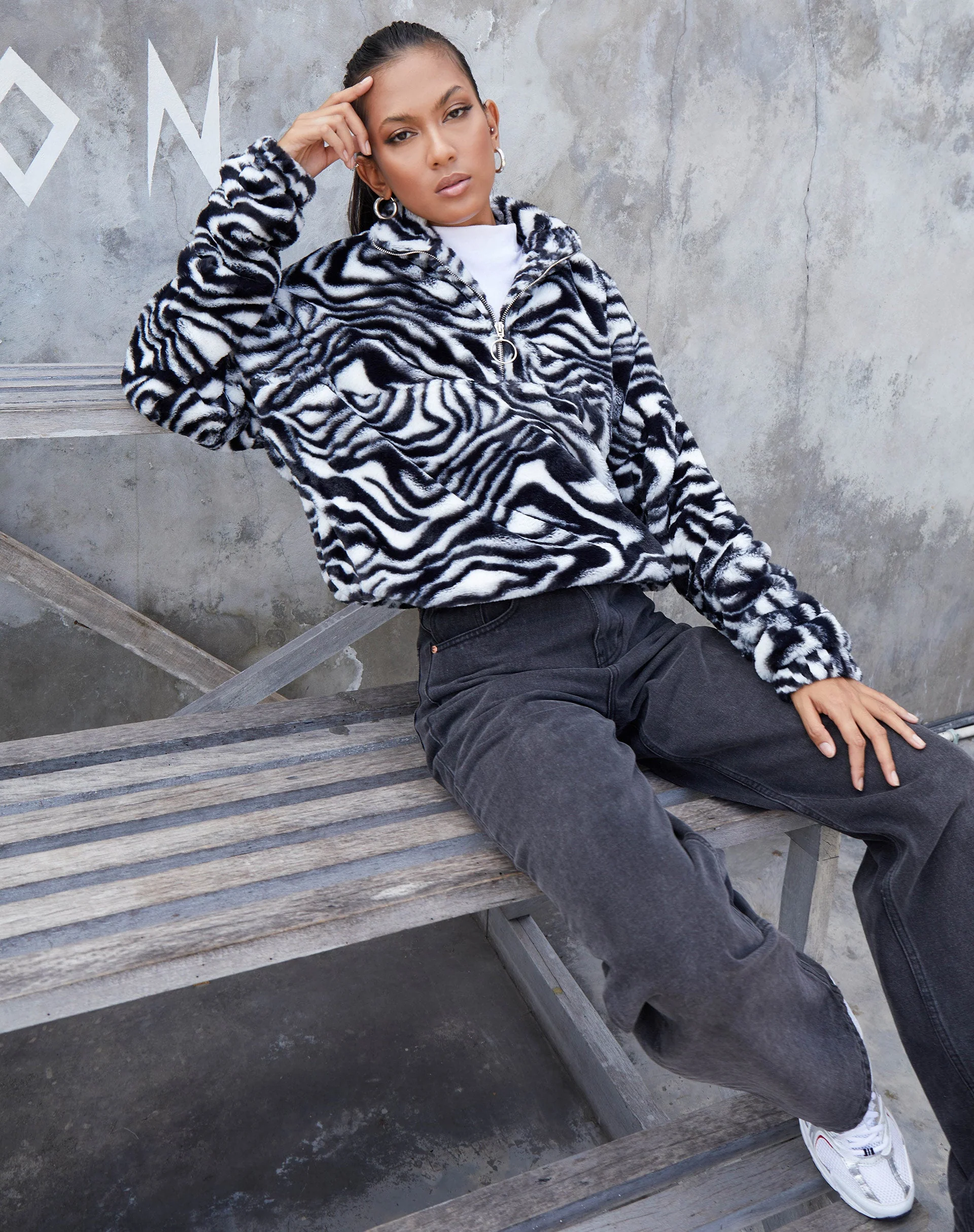Nero Ring Pull Jacke in Zebra Schwarz und Weiß
